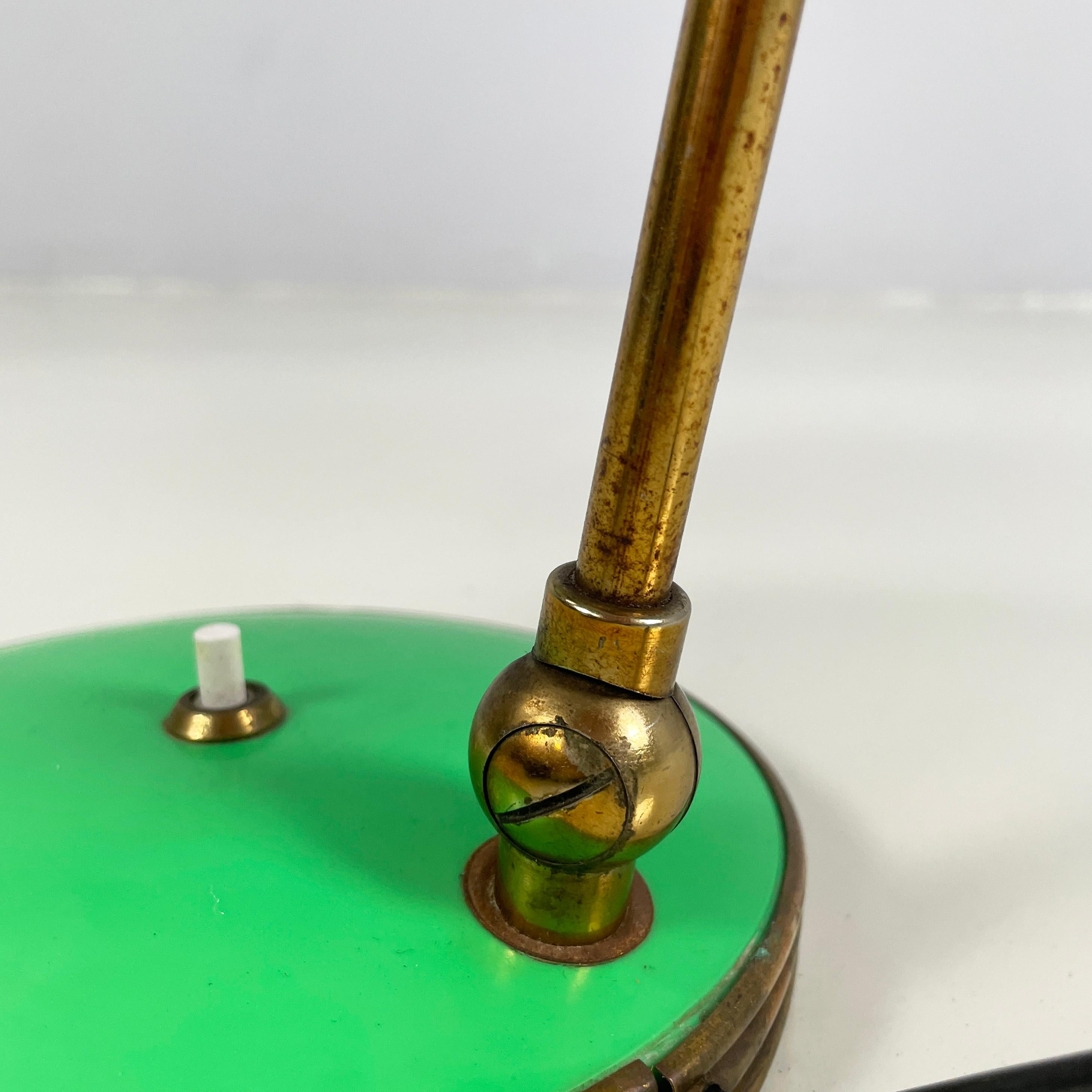 Lampe de table Art déco italienne réglable en laiton et métal vert, années 1950 en vente 13