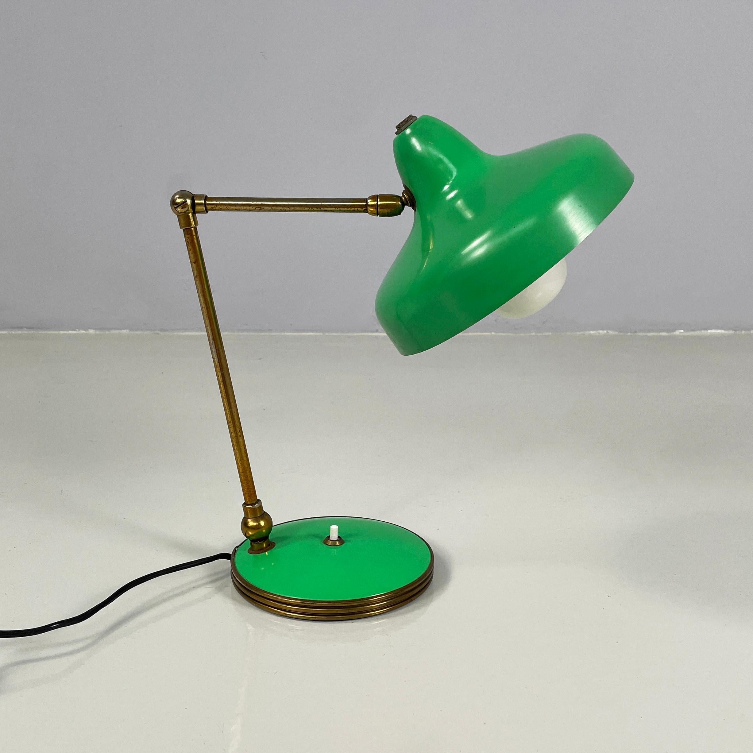 Lampe de table Art déco italienne réglable en laiton et métal vert, années 1950 Bon état - En vente à MIlano, IT