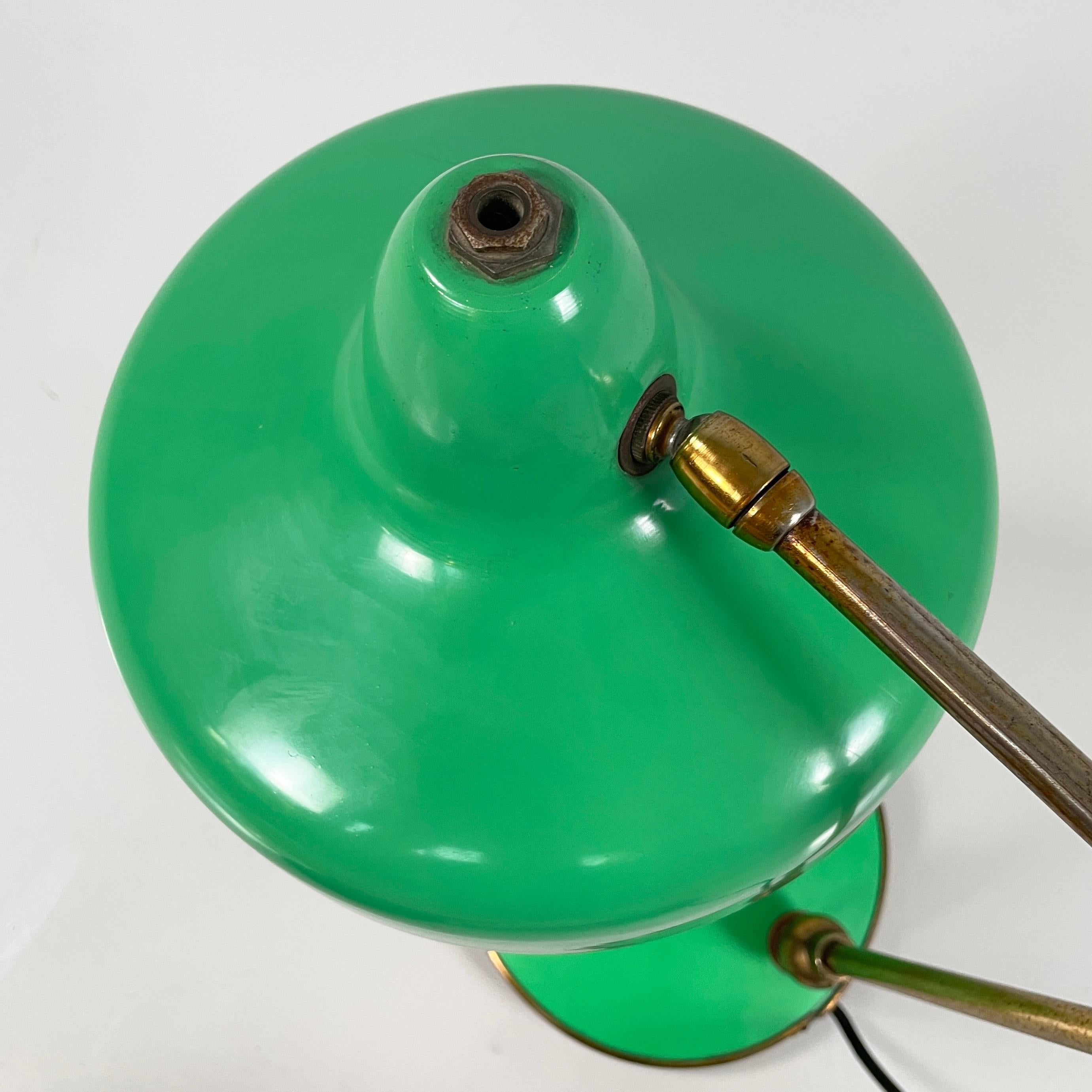 Lampe de table Art déco italienne réglable en laiton et métal vert, années 1950 en vente 4