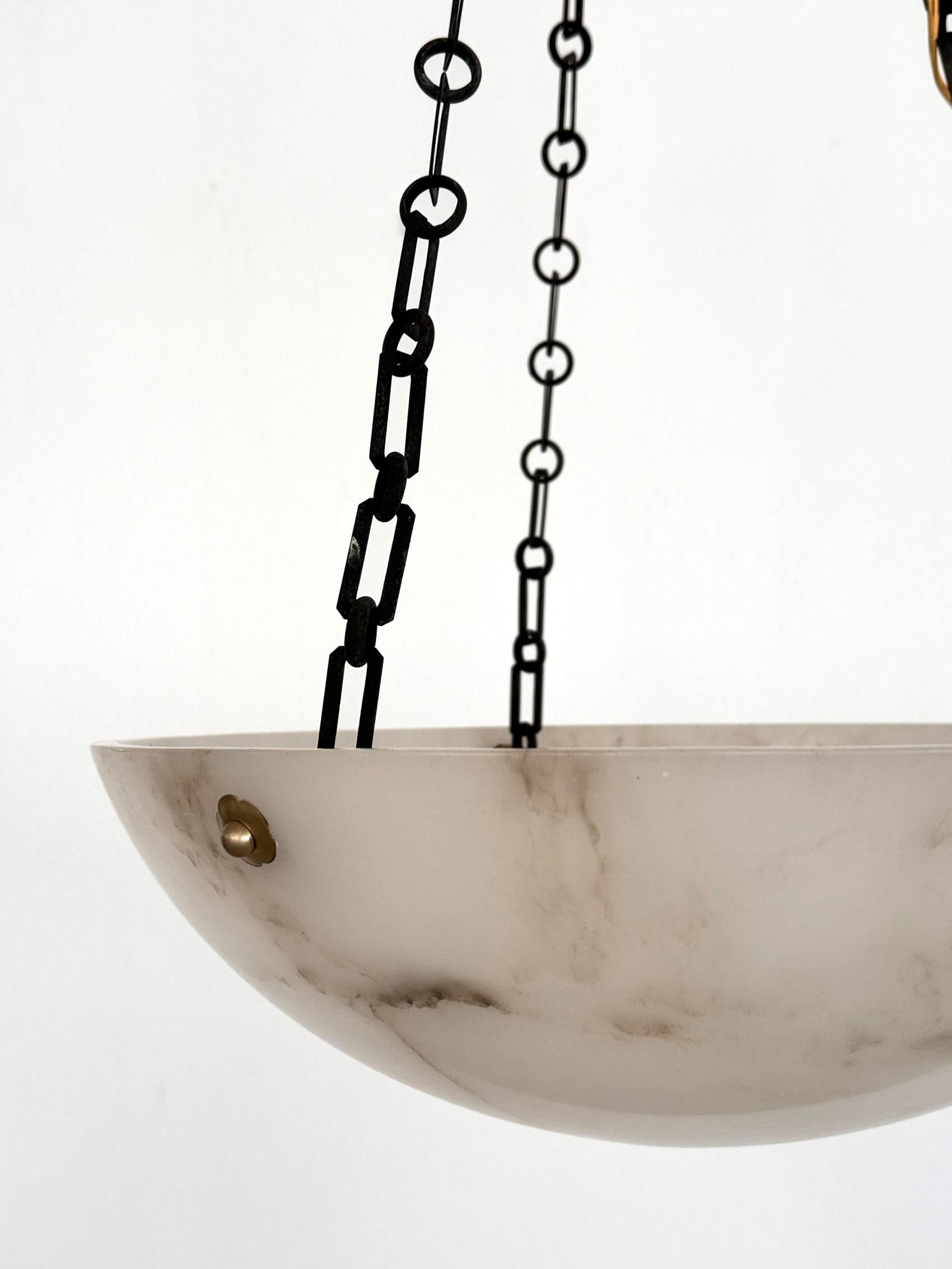 Italienischer Art-Déco-Kronleuchter aus Alabaster mit originaler Kette, 1940er Jahre (Handgefertigt)