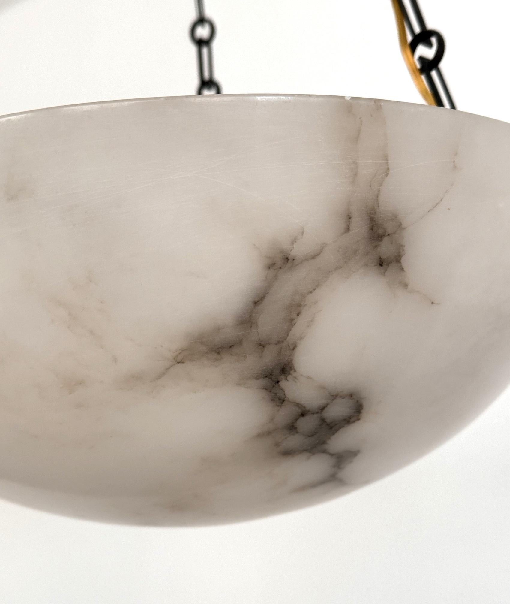 Italienischer Art-Déco-Kronleuchter aus Alabaster mit originaler Kette, 1940er Jahre im Zustand „Gut“ in Morazzone, Varese