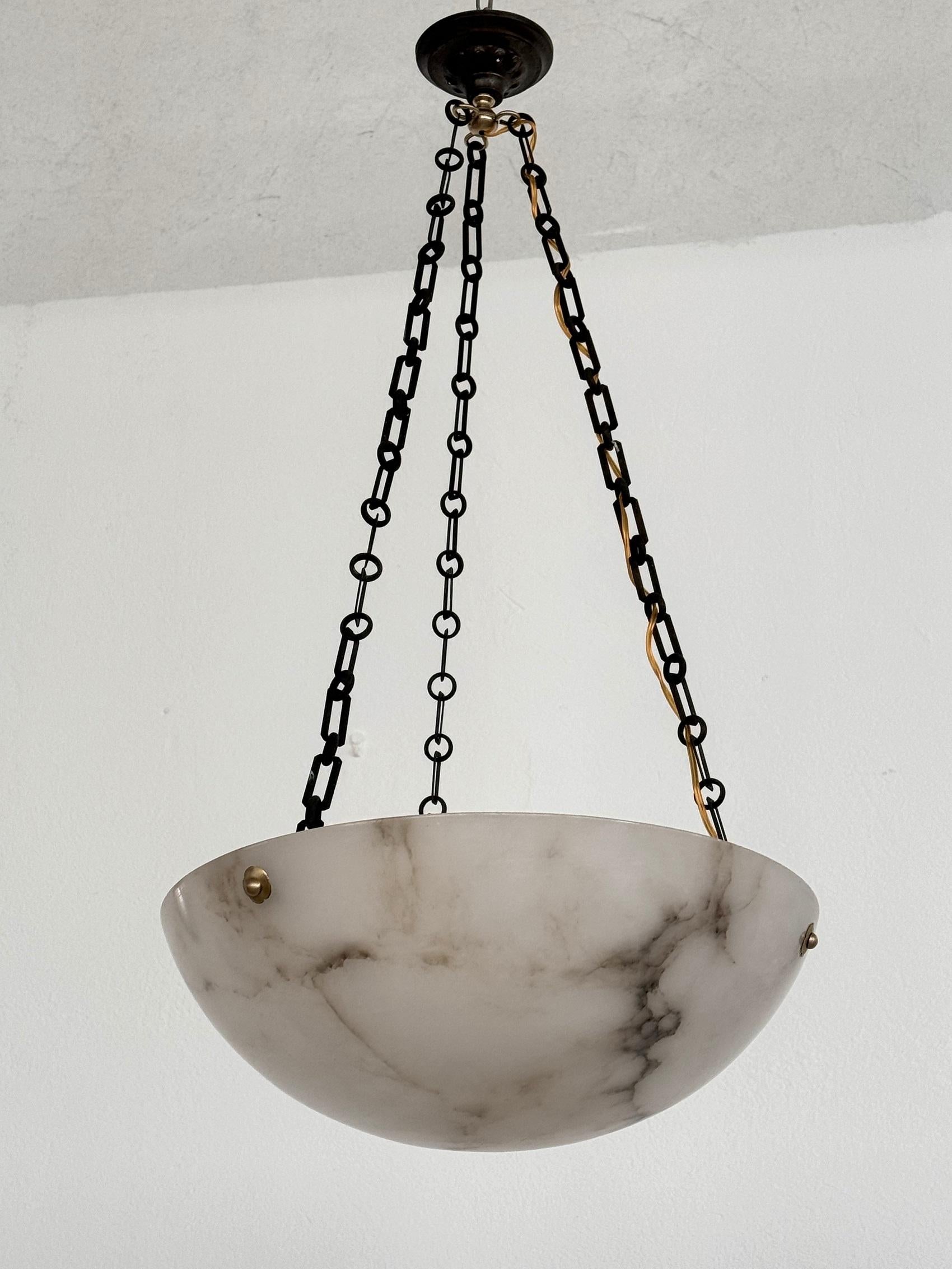 Italienischer Art-Déco-Kronleuchter aus Alabaster mit originaler Kette, 1940er Jahre 2