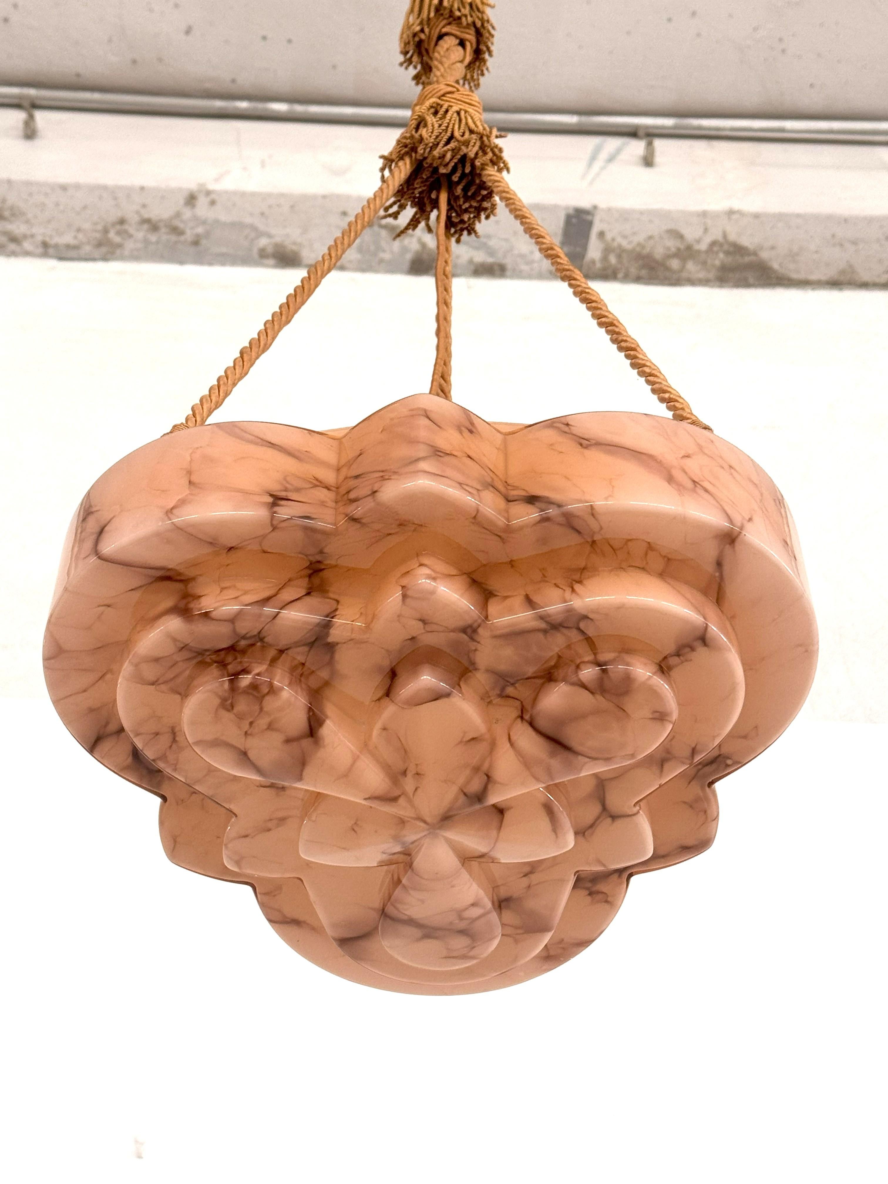 Lampadario in vetro alabastro Art Deco italiano, anni '40 In condizioni buone in vendita a Morazzone, Varese