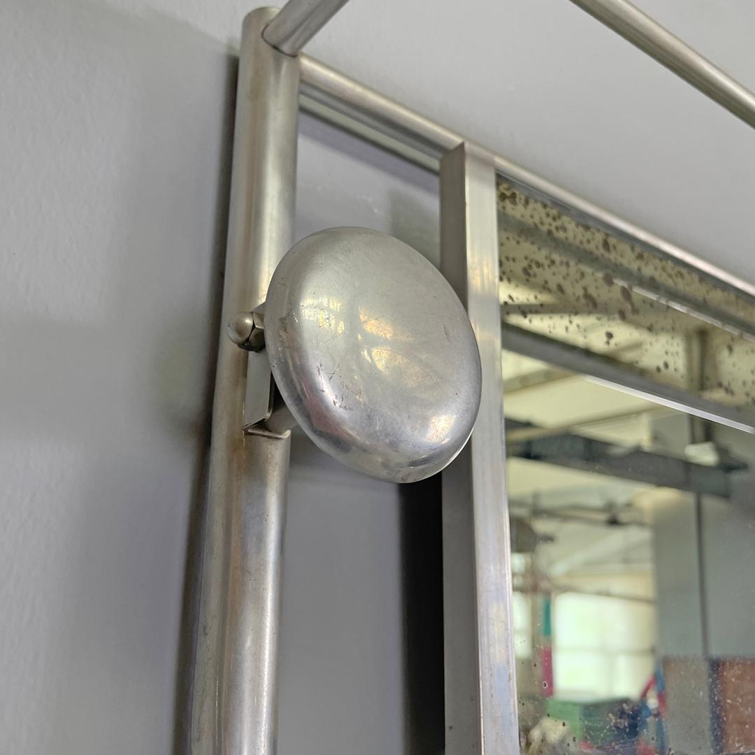 Perchero de pared italiano Art Decó de aluminio con espejo y estante superior, años 40 en venta 6