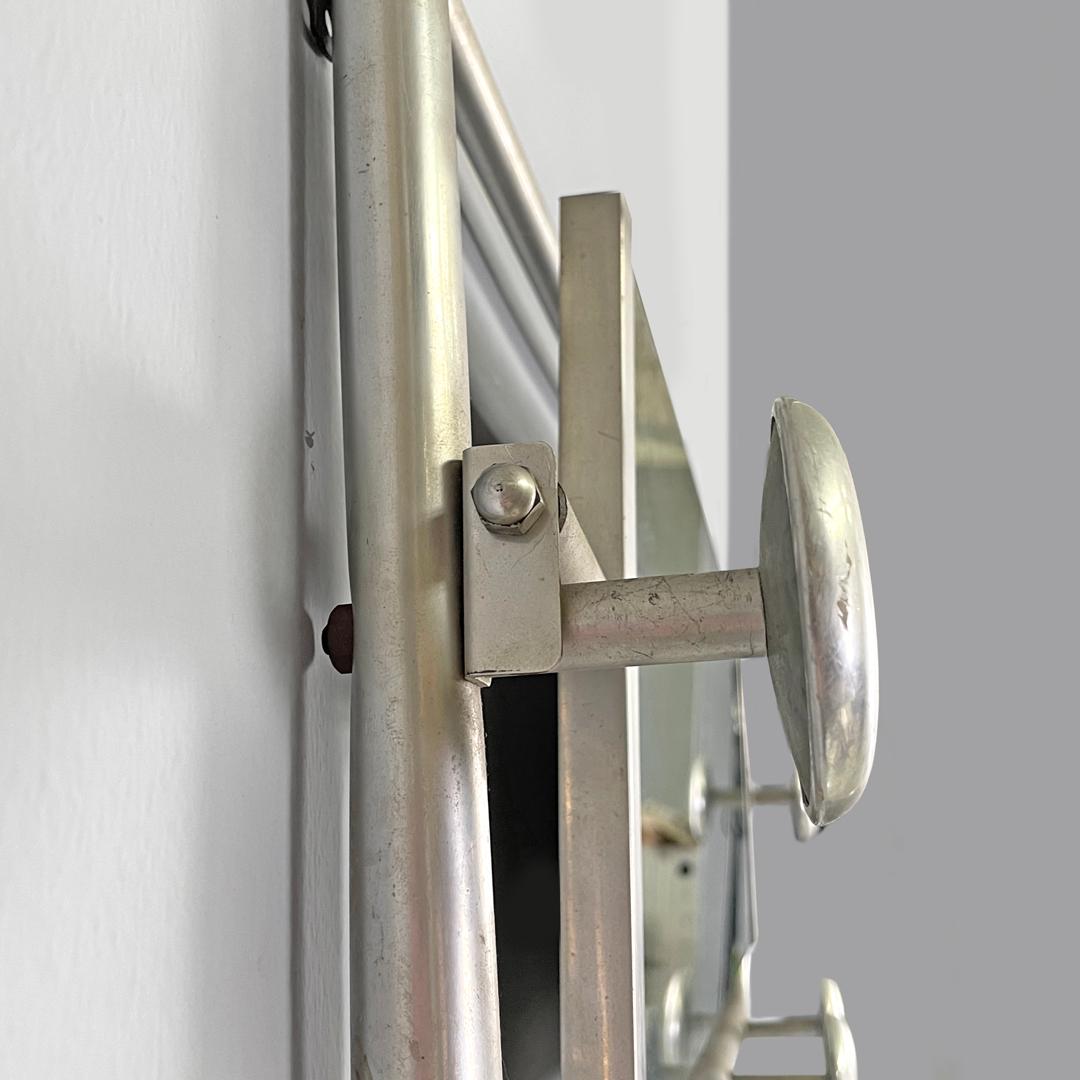 Perchero de pared italiano Art Decó de aluminio con espejo y estante superior, años 40 en venta 7