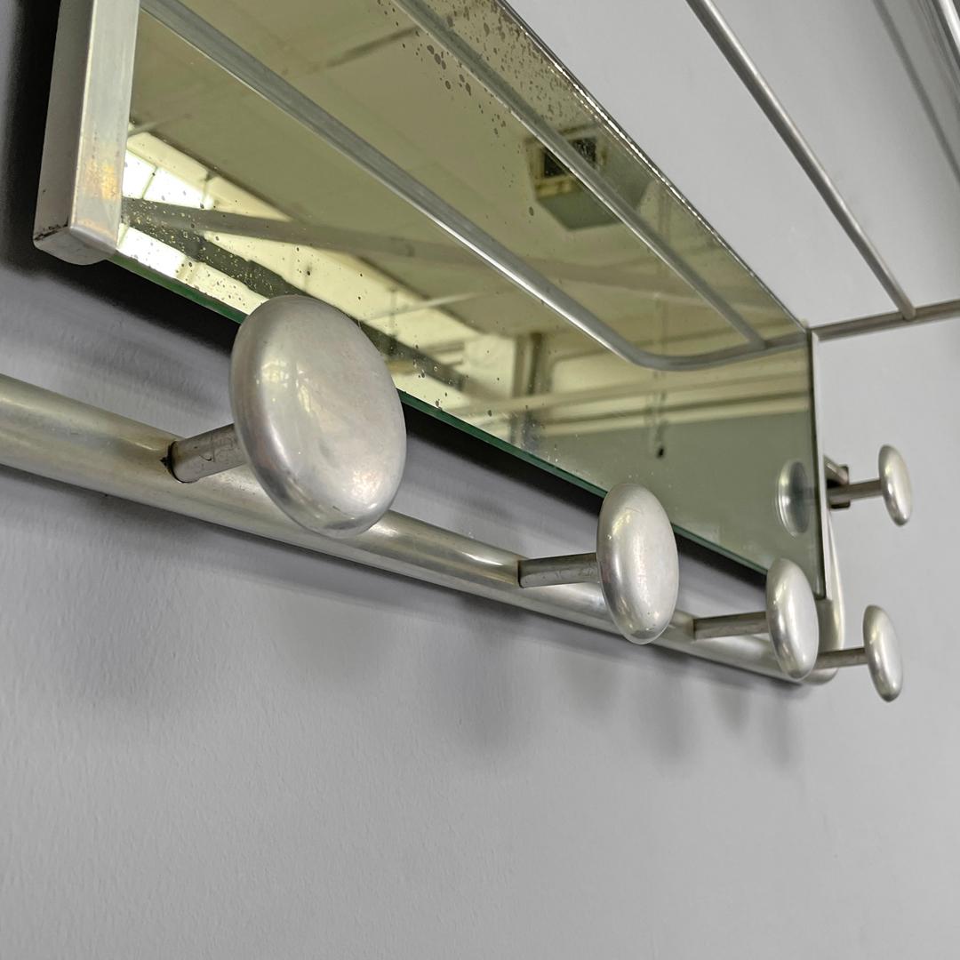 Perchero de pared italiano Art Decó de aluminio con espejo y estante superior, años 40 en venta 11