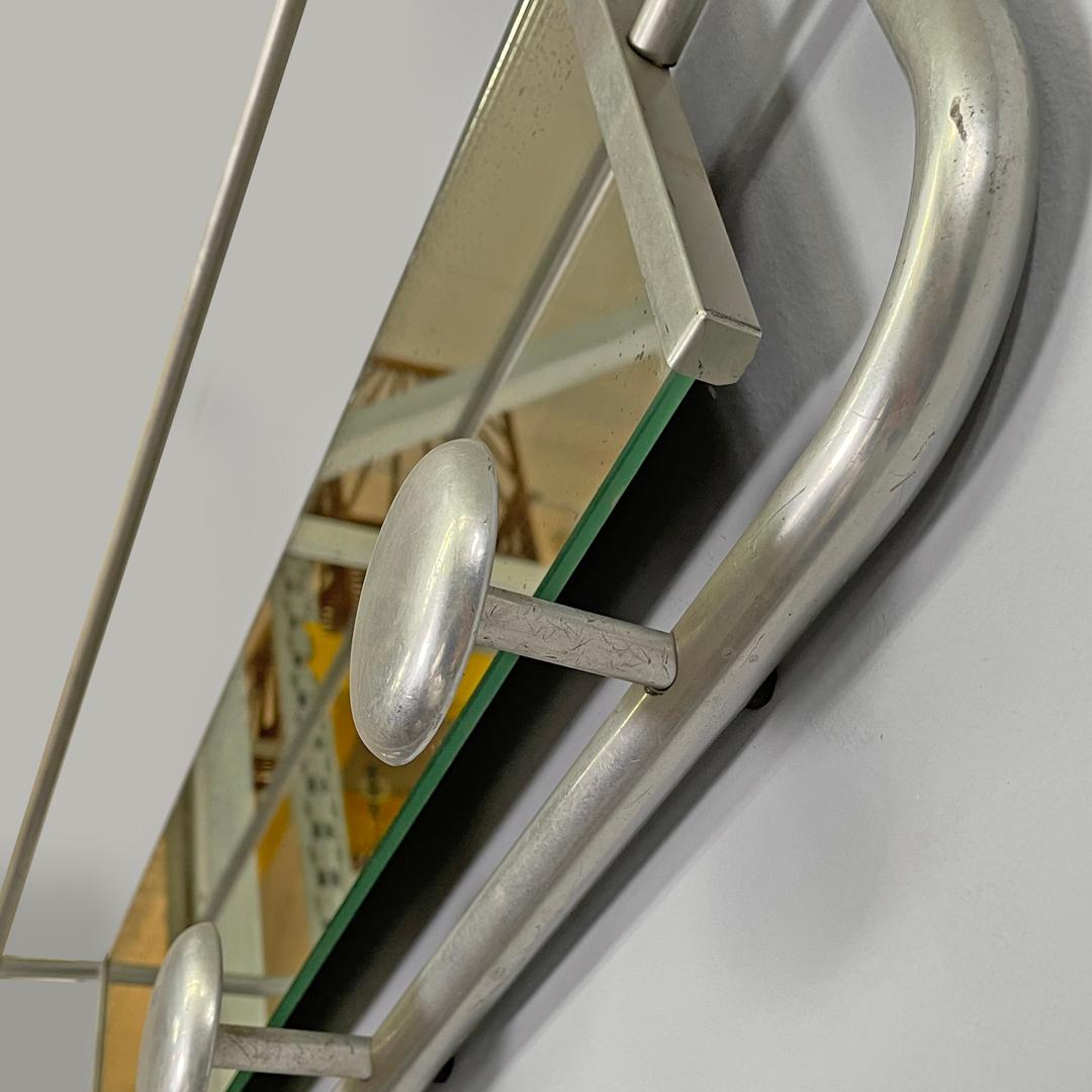Perchero de pared italiano Art Decó de aluminio con espejo y estante superior, años 40 en venta 12