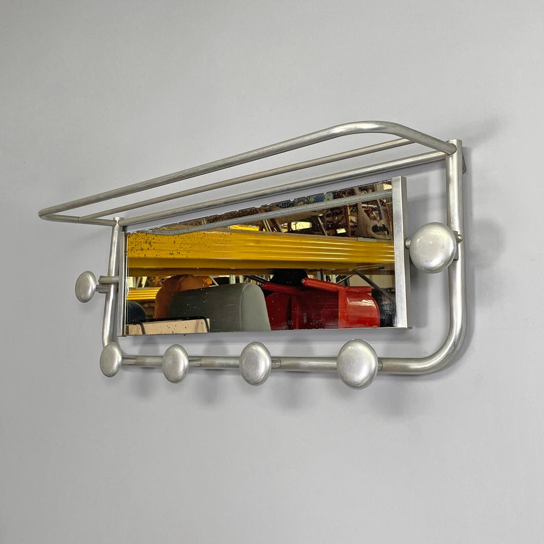 Perchero de pared italiano Art Decó de aluminio con espejo y estante superior, años 40 en Bastante bueno estado para la venta en MIlano, IT