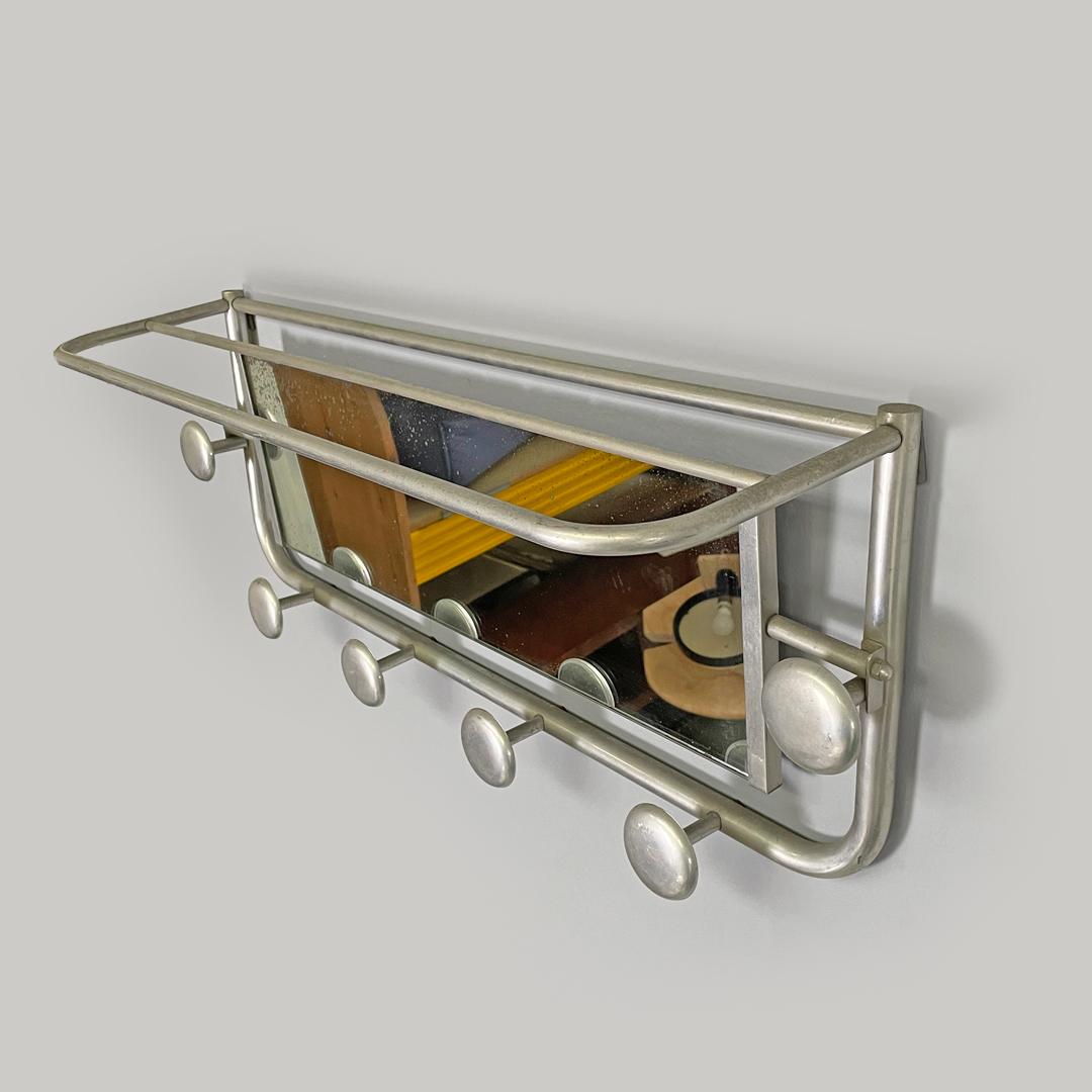 Perchero de pared italiano Art Decó de aluminio con espejo y estante superior, años 40 Aluminio en venta