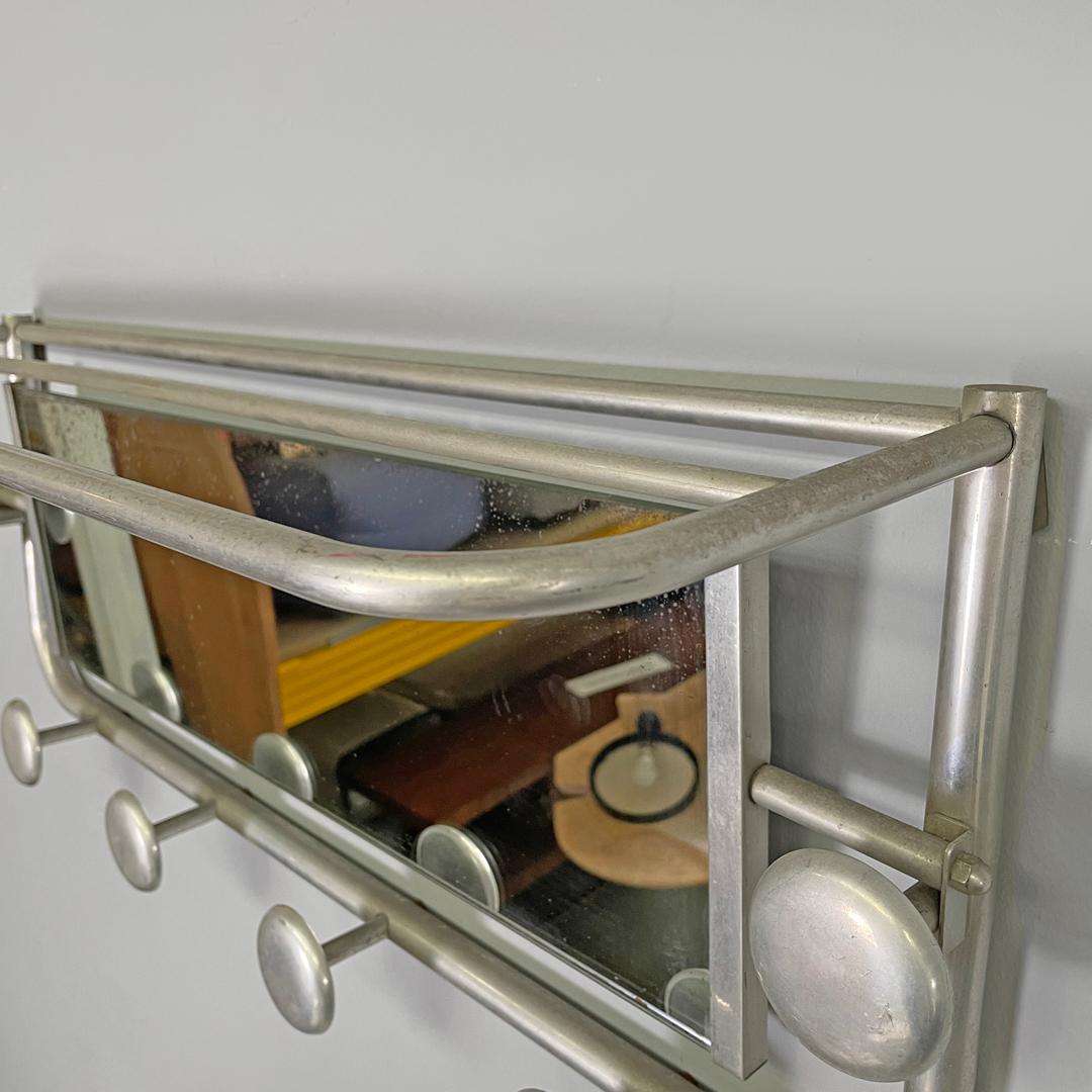 Perchero de pared italiano Art Decó de aluminio con espejo y estante superior, años 40 en venta 2