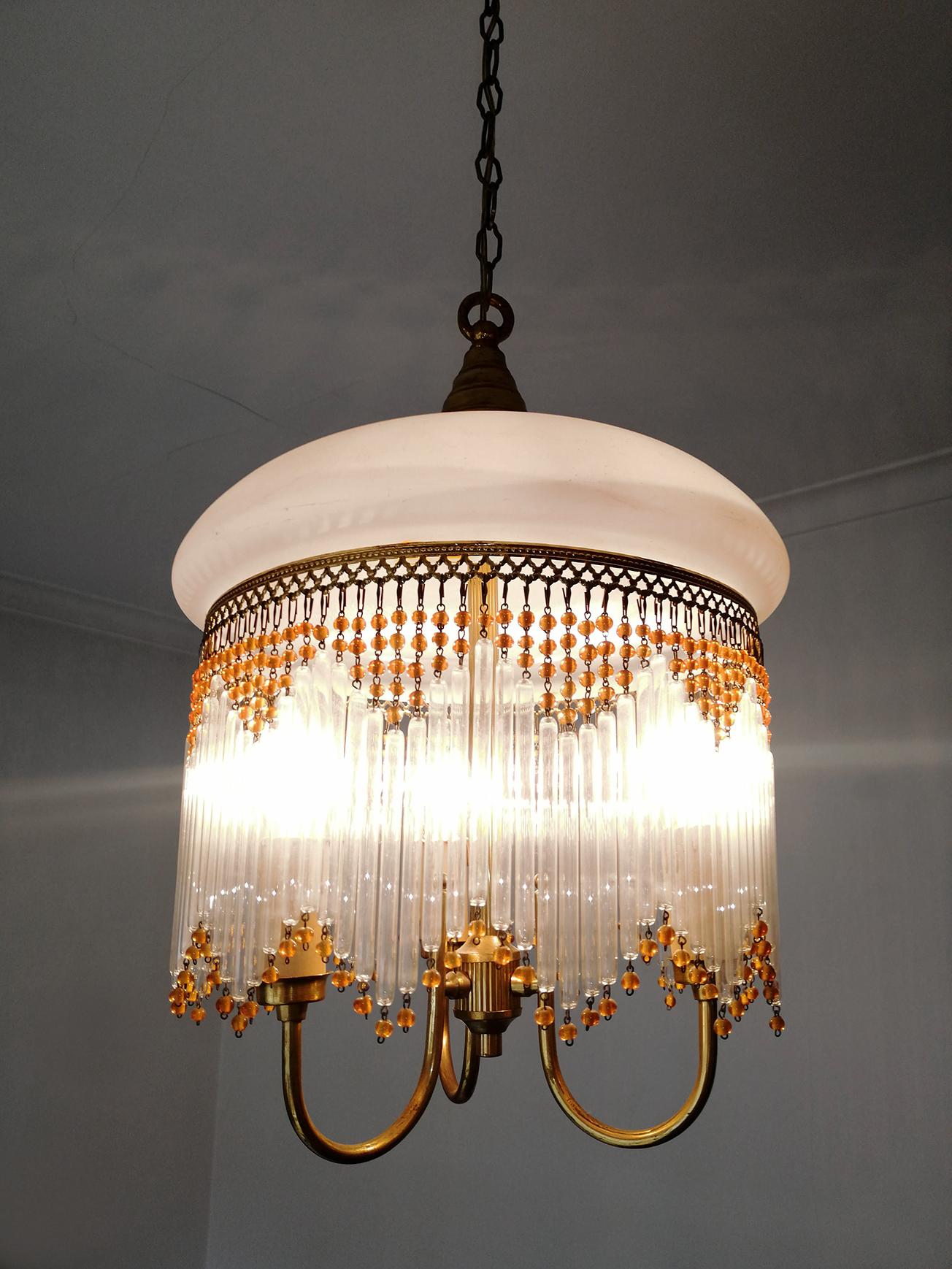 Verre opalin Lustre de Murano Art déco et Art nouveau italien perlé d'ambre et de verre transparent à franges en vente