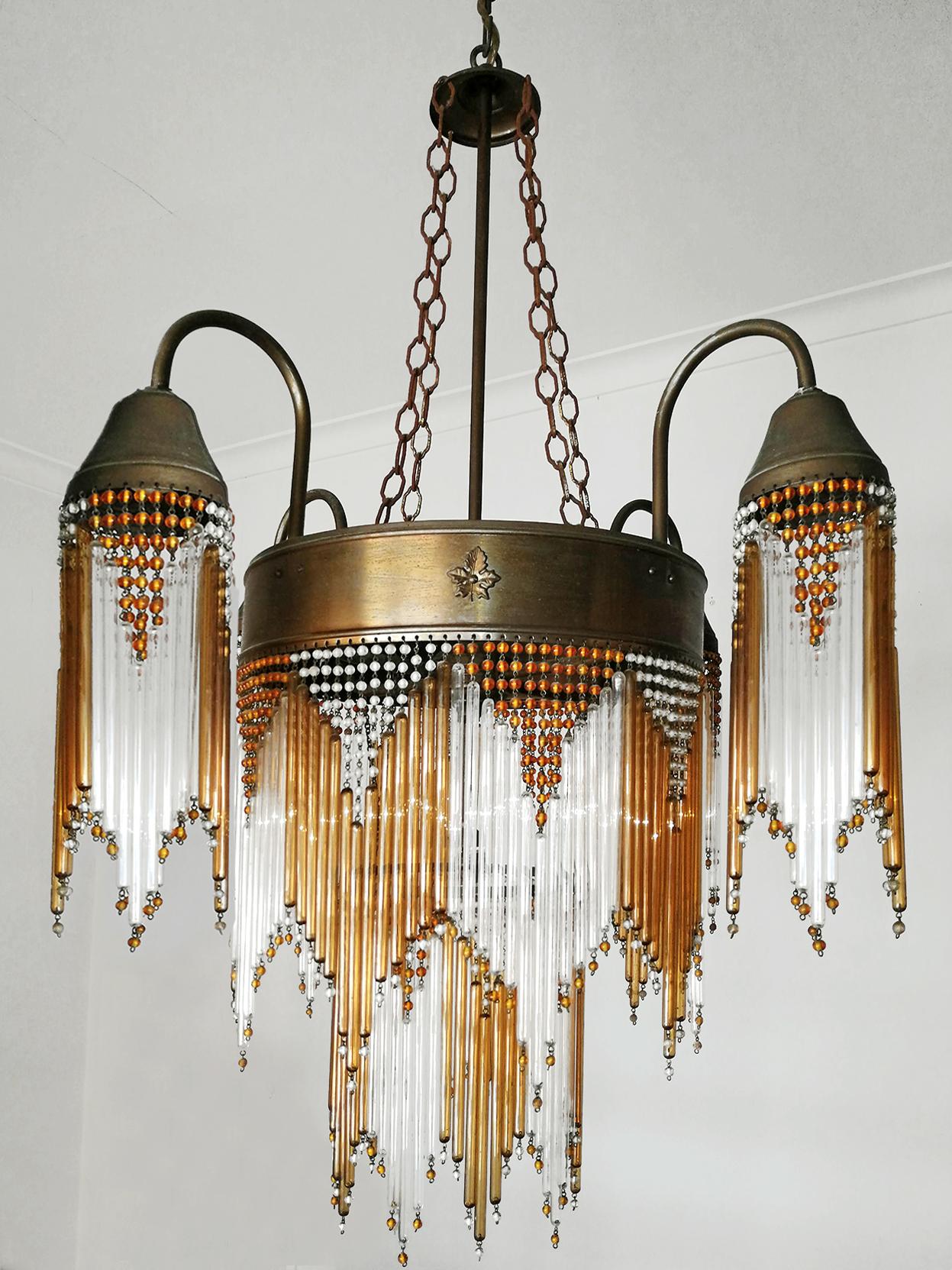 Lámpara italiana Art Decó Art Nouveau de cristal de Murano con flecos de paja y cuentas de ámbar Regencia de Hollywood en venta