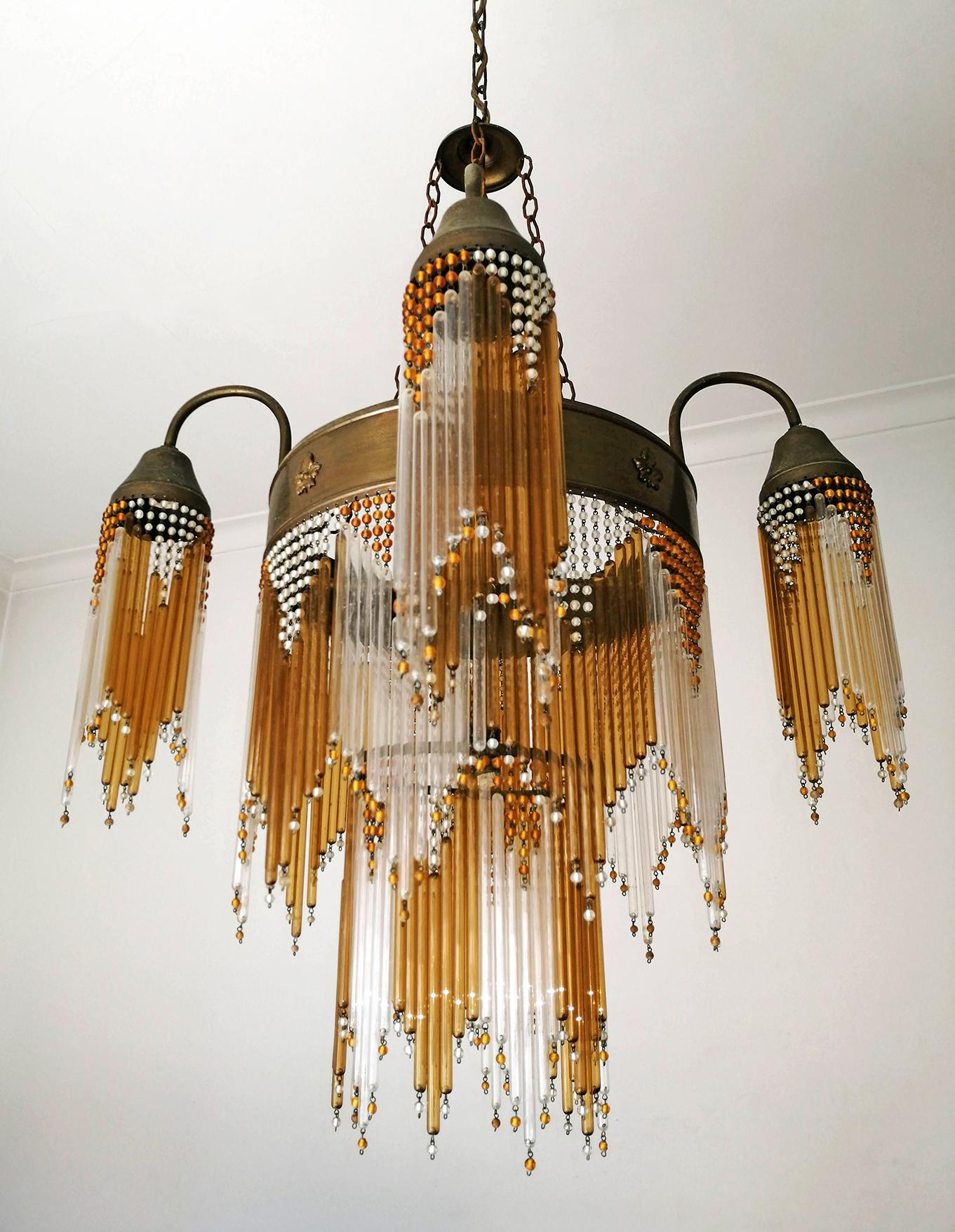 Lámpara italiana Art Decó Art Nouveau de cristal de Murano con flecos de paja y cuentas de ámbar Con cuentas en venta