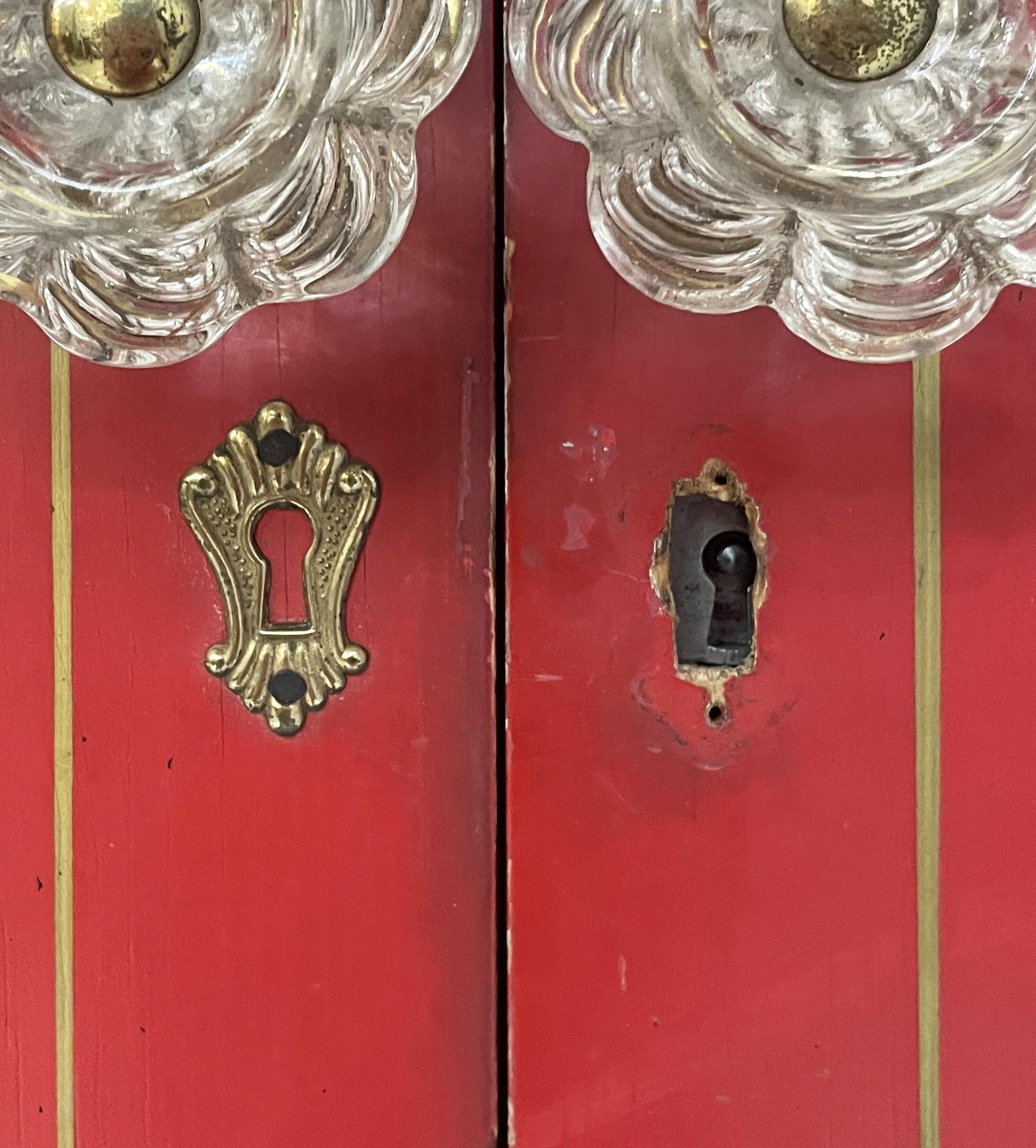 Italian Art Deco Asian-style Wooden wardrobe with Murano glass handles, 1930s For Sale 2