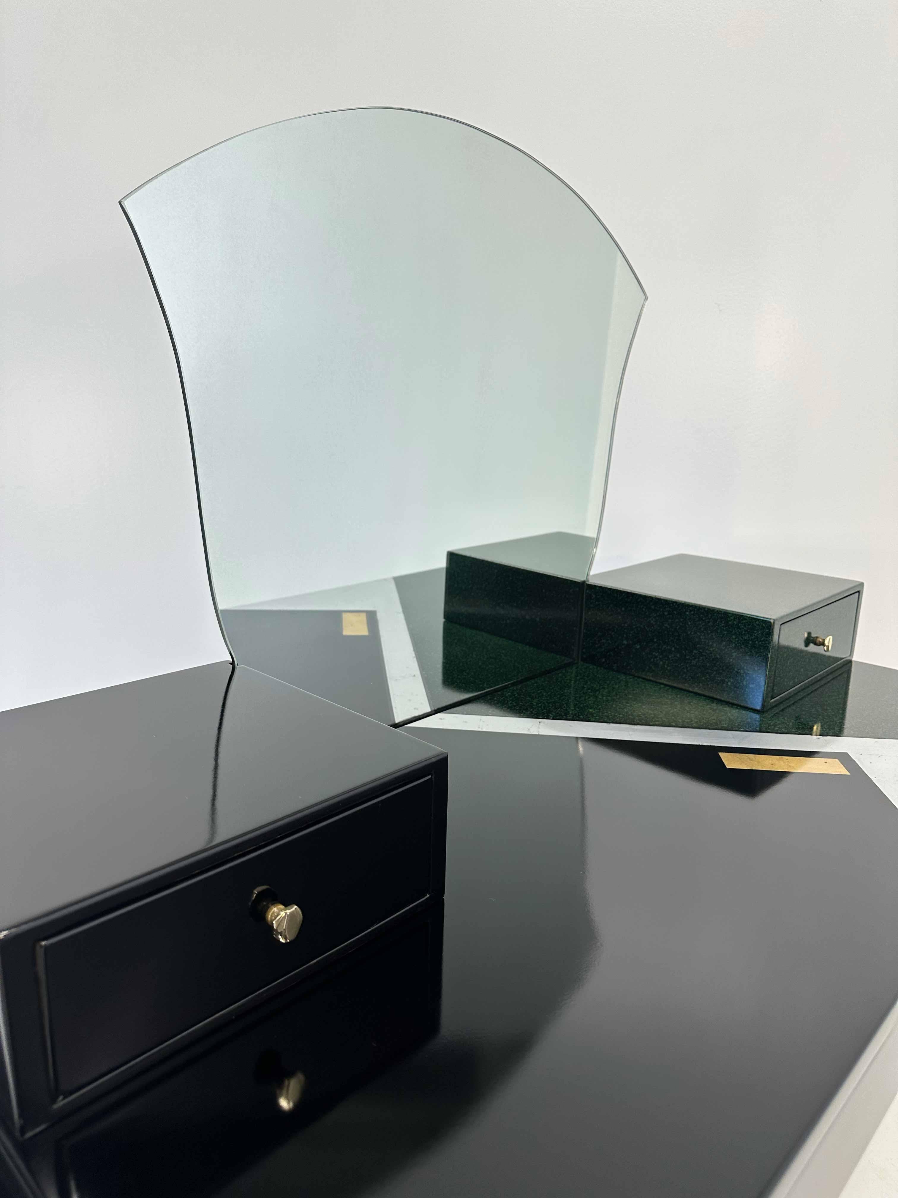 Table de toilette italienne Art déco en laque noire et verte, feuille d'argent, 1970 en vente 2