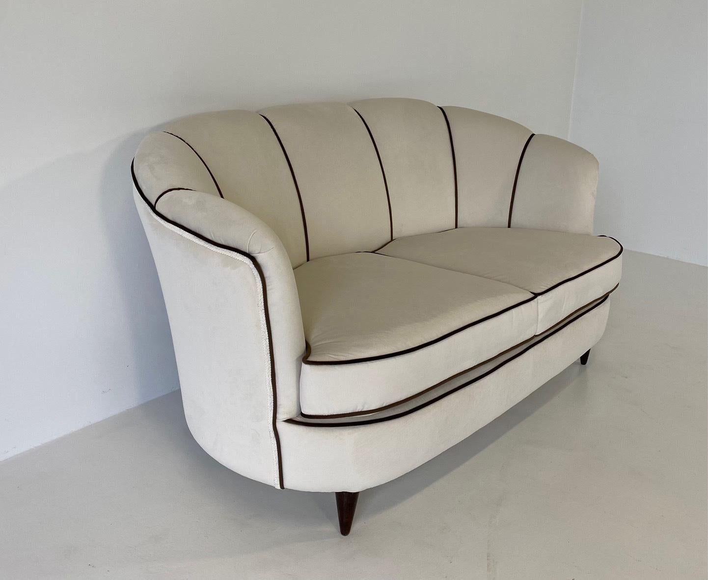 Italian Art Deco Beige and Brown Velvet Sofa, 1940s In Good Condition In Meda, MB