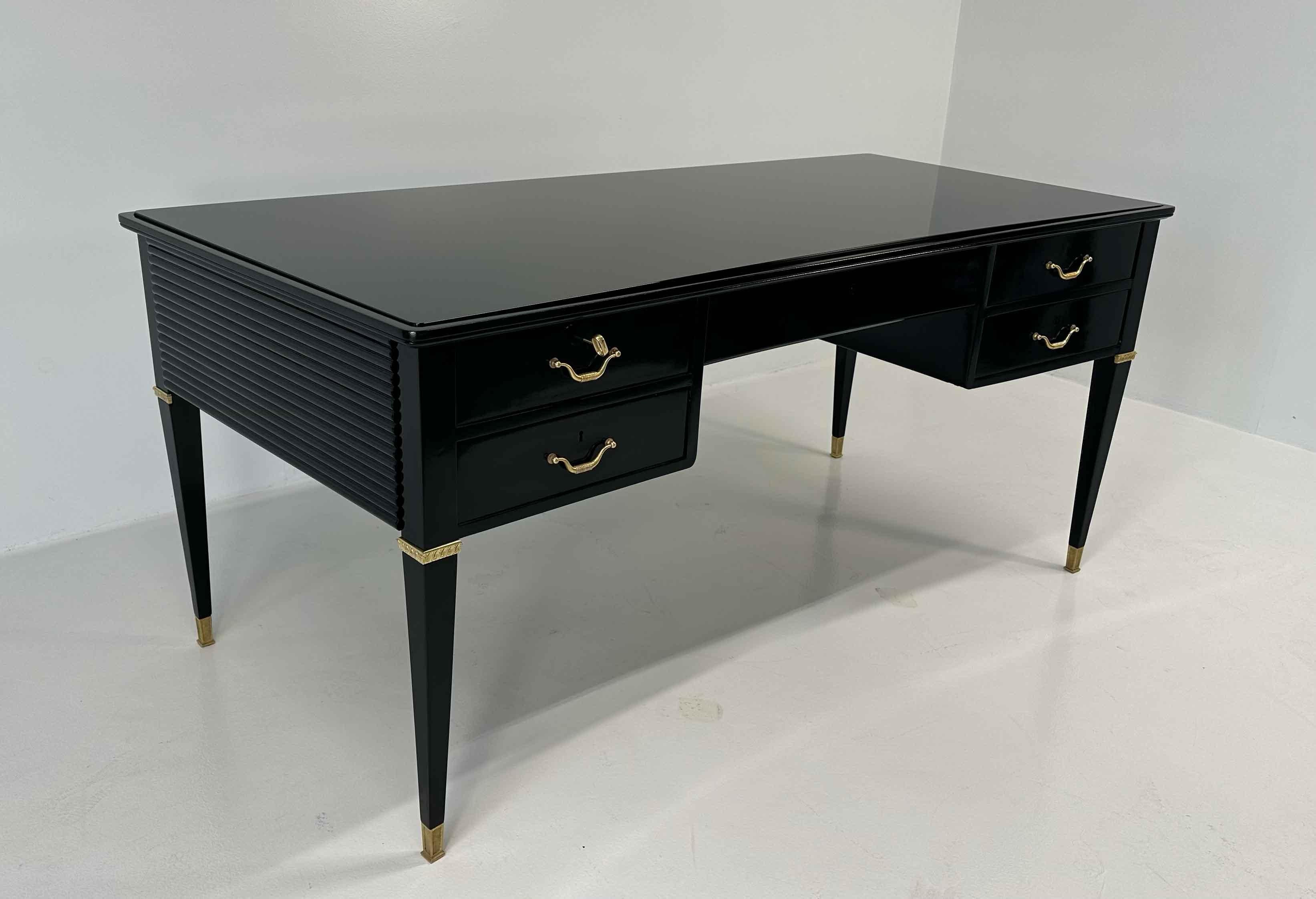 Scrivania italiana Art Deco nera e ottone di Paolo Buffa, Permanente Mobili Cantù, anni '50 in vendita 6