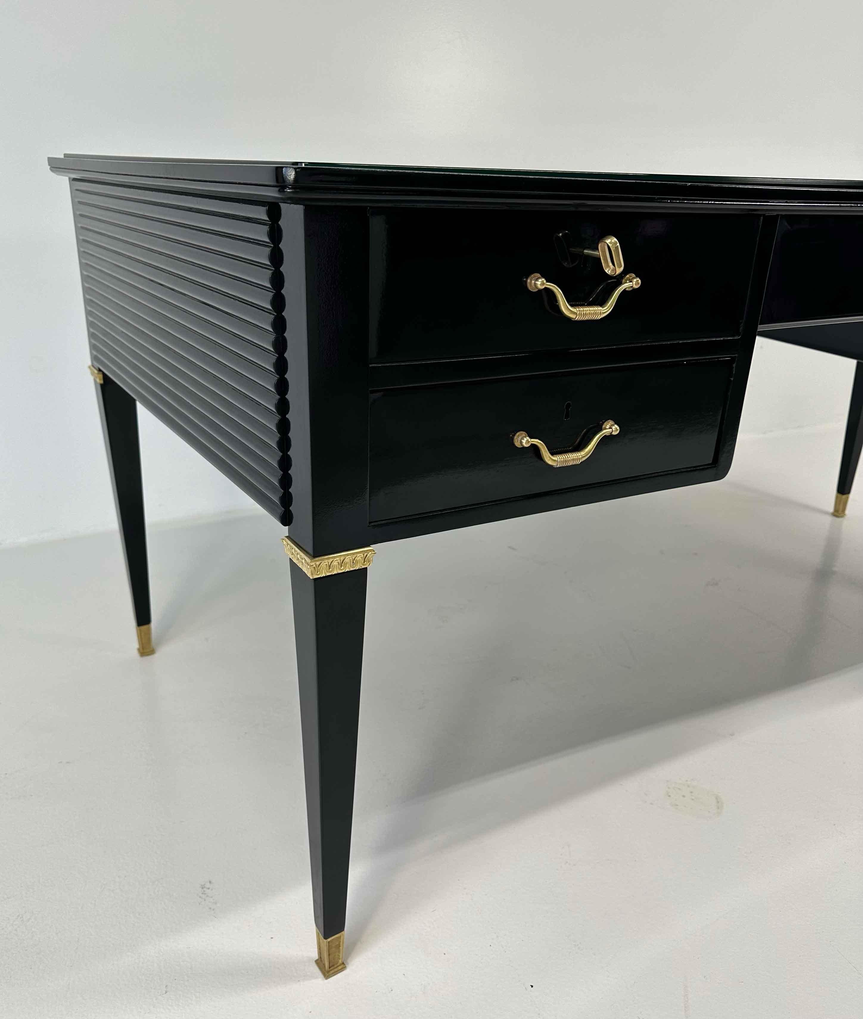 Scrivania italiana Art Deco nera e ottone di Paolo Buffa, Permanente Mobili Cantù, anni '50 in vendita 7