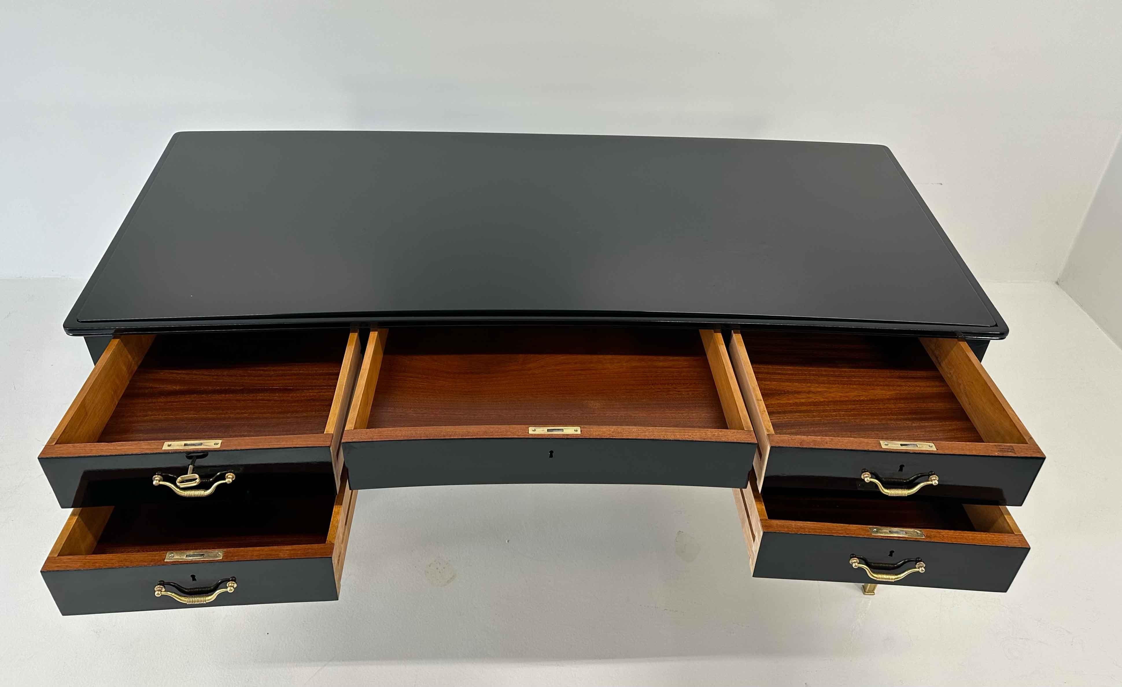Scrivania italiana Art Deco nera e ottone di Paolo Buffa, Permanente Mobili Cantù, anni '50 in vendita 9