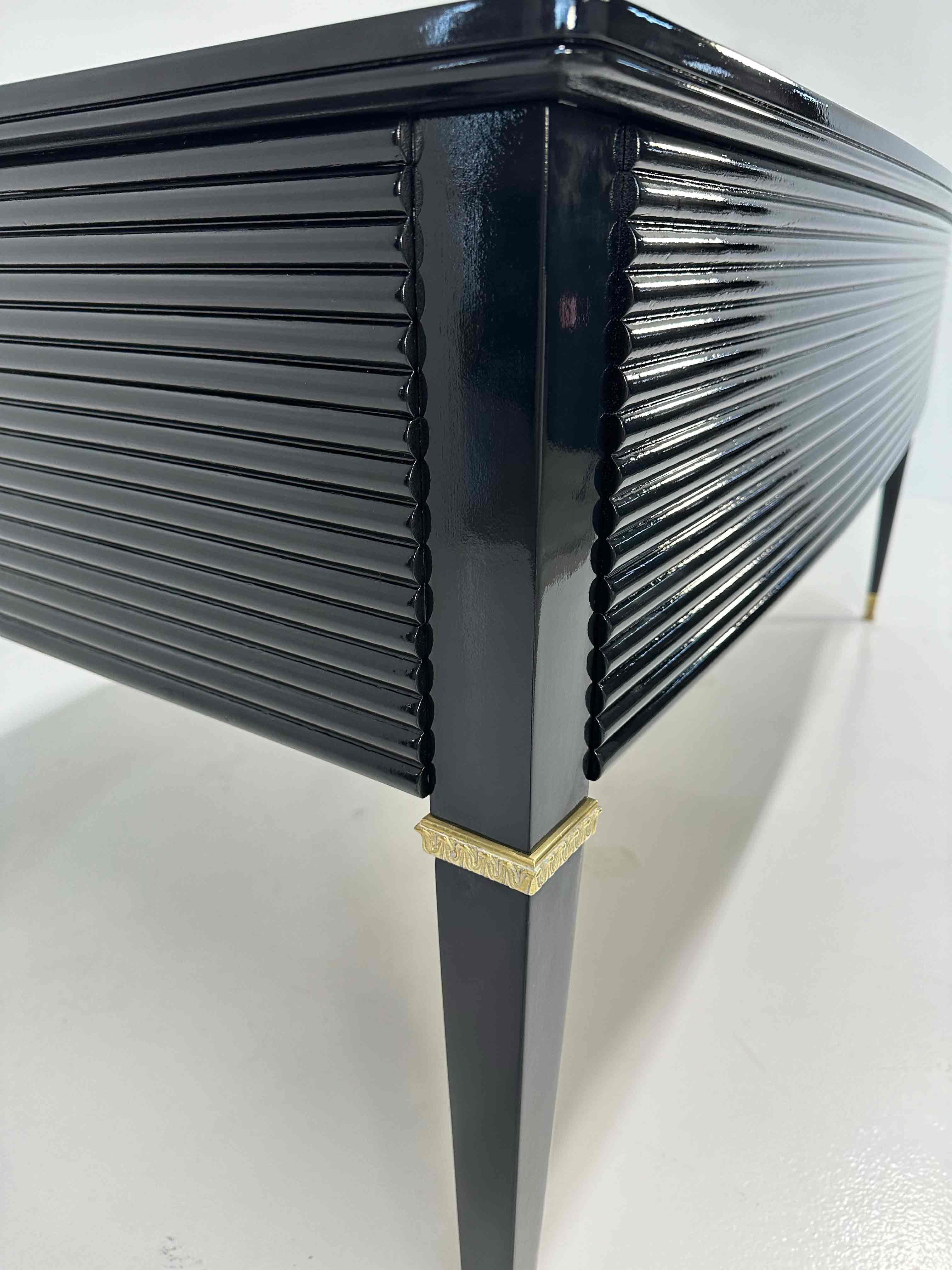 Ottone Scrivania italiana Art Deco nera e ottone di Paolo Buffa, Permanente Mobili Cantù, anni '50 in vendita