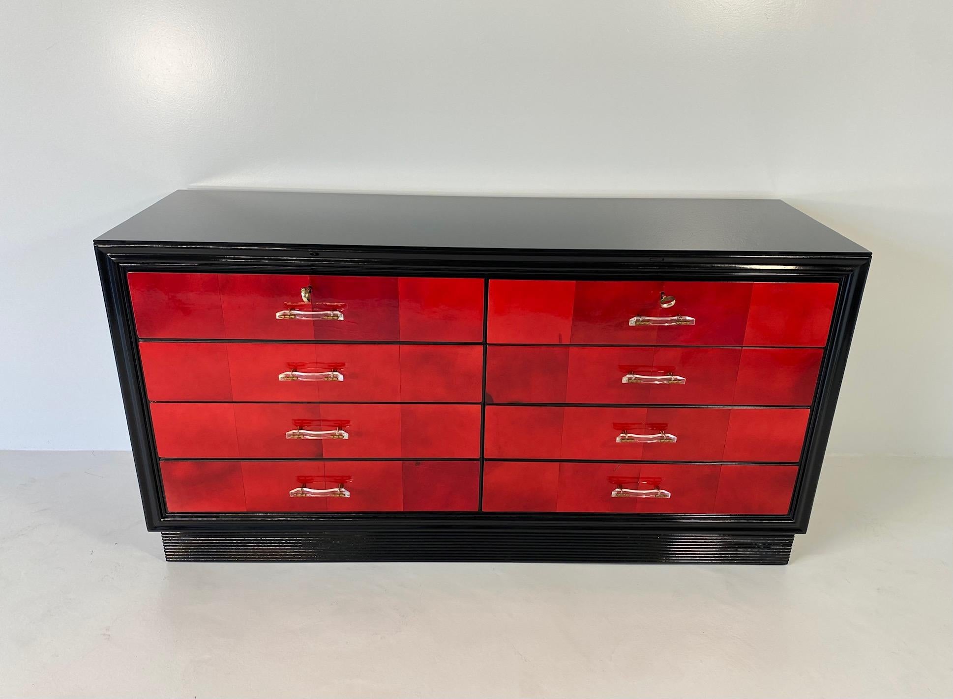 Italian Art Deco Black Lacquer and Cherry Parchment Dresser, 1950s In Good Condition In Meda, MB