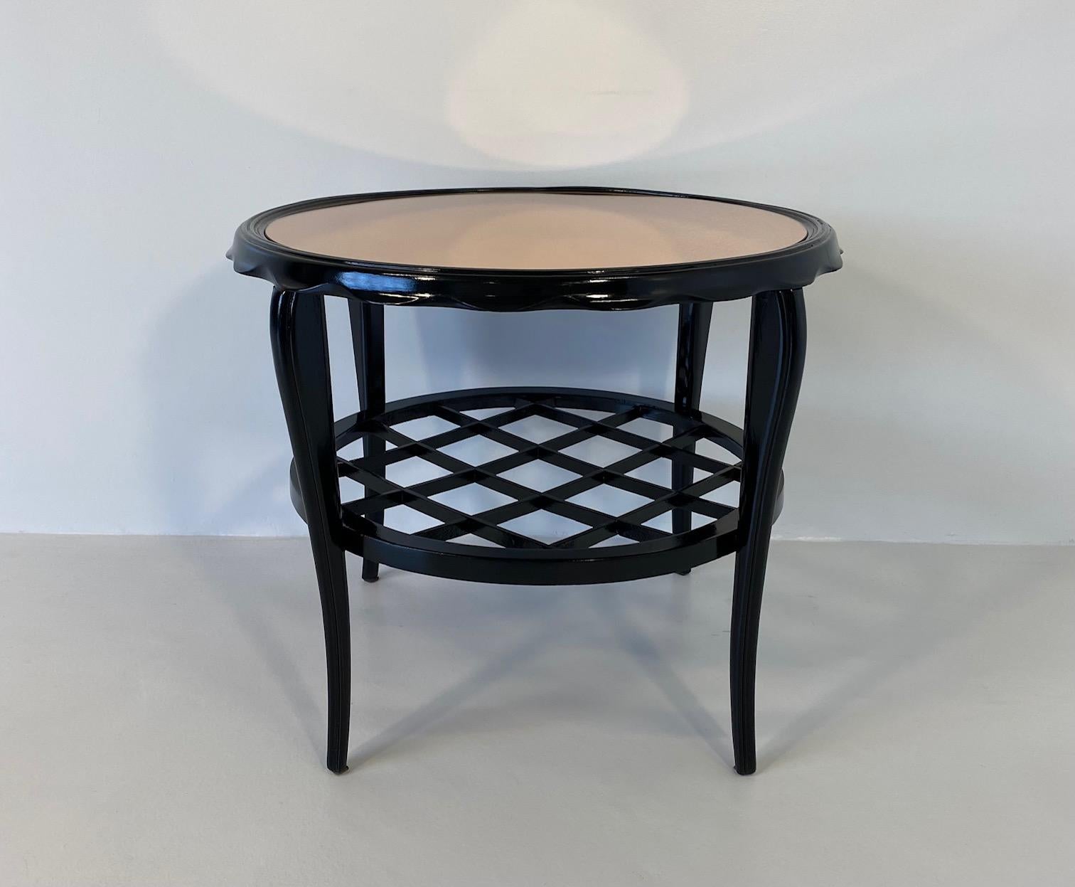 This Art Deco coffee table was produced in Italy at the end of the 1940s. 
The elegant structure is black lacquered, while the top is a pink mirror. 
Completely restored.