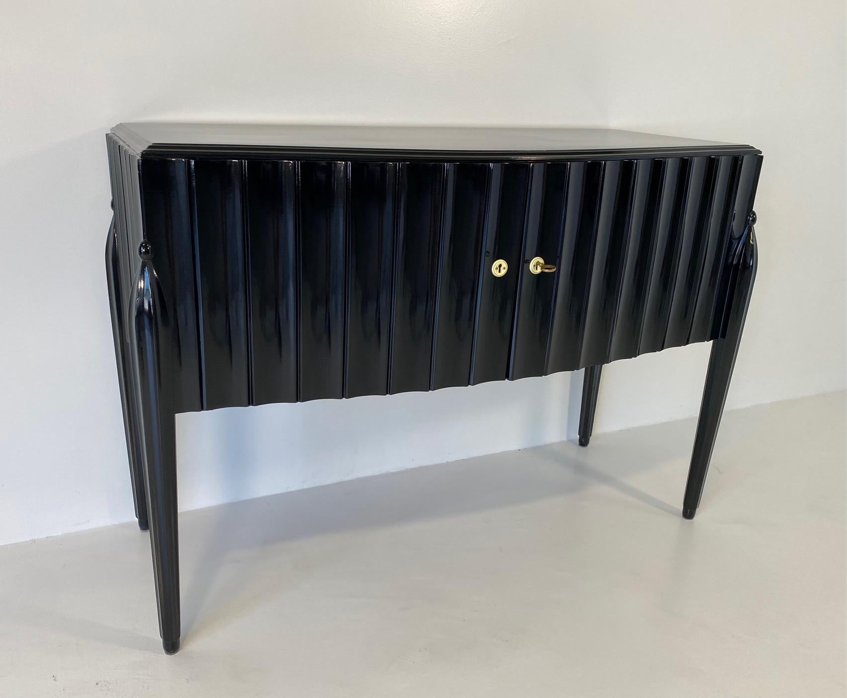 Italian Art Deco Black Lacquer Sideboard, 1940s, Attr. to Ulrich In Good Condition In Meda, MB