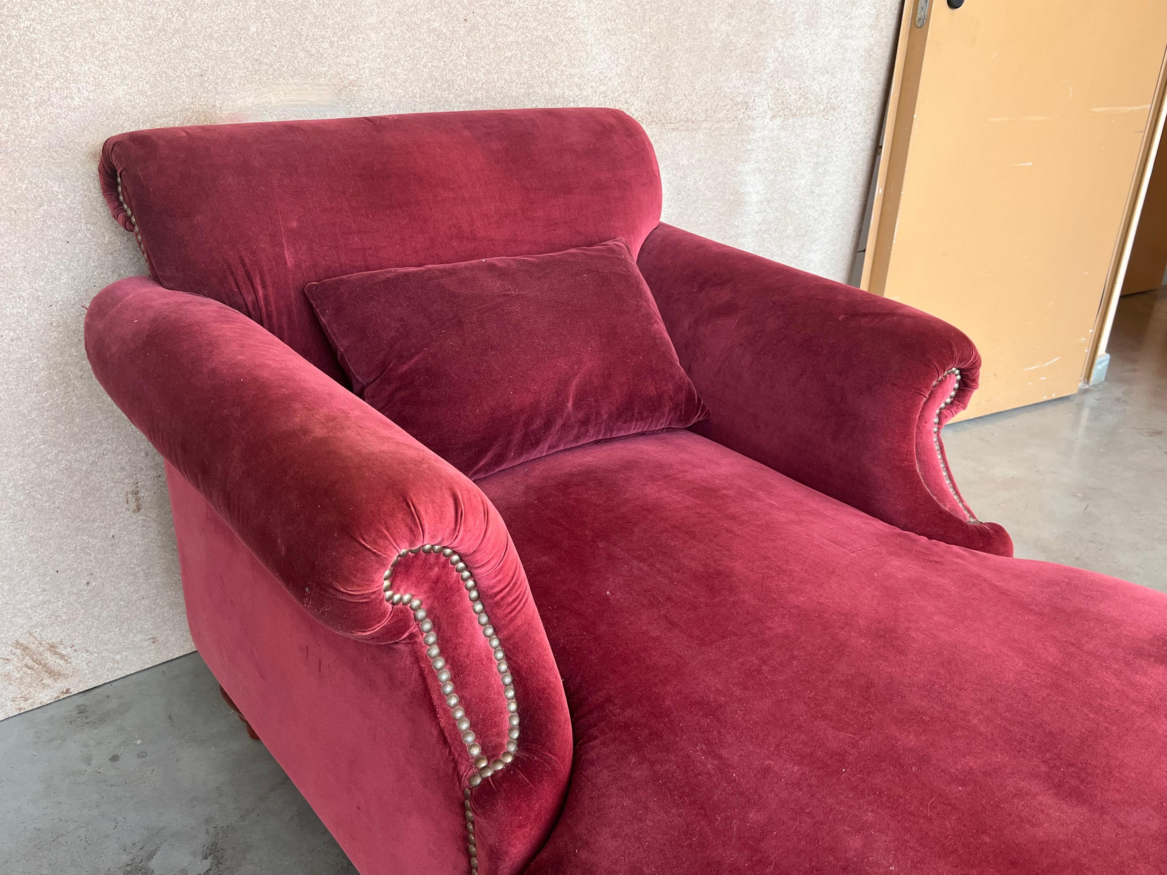 20th Italian Maroon Velvet Chaise Longue with arms For Sale 3