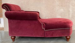 20. Jahrhundert Italienische Chaiselongue aus kastanienbraunem Samt mit Armlehnen