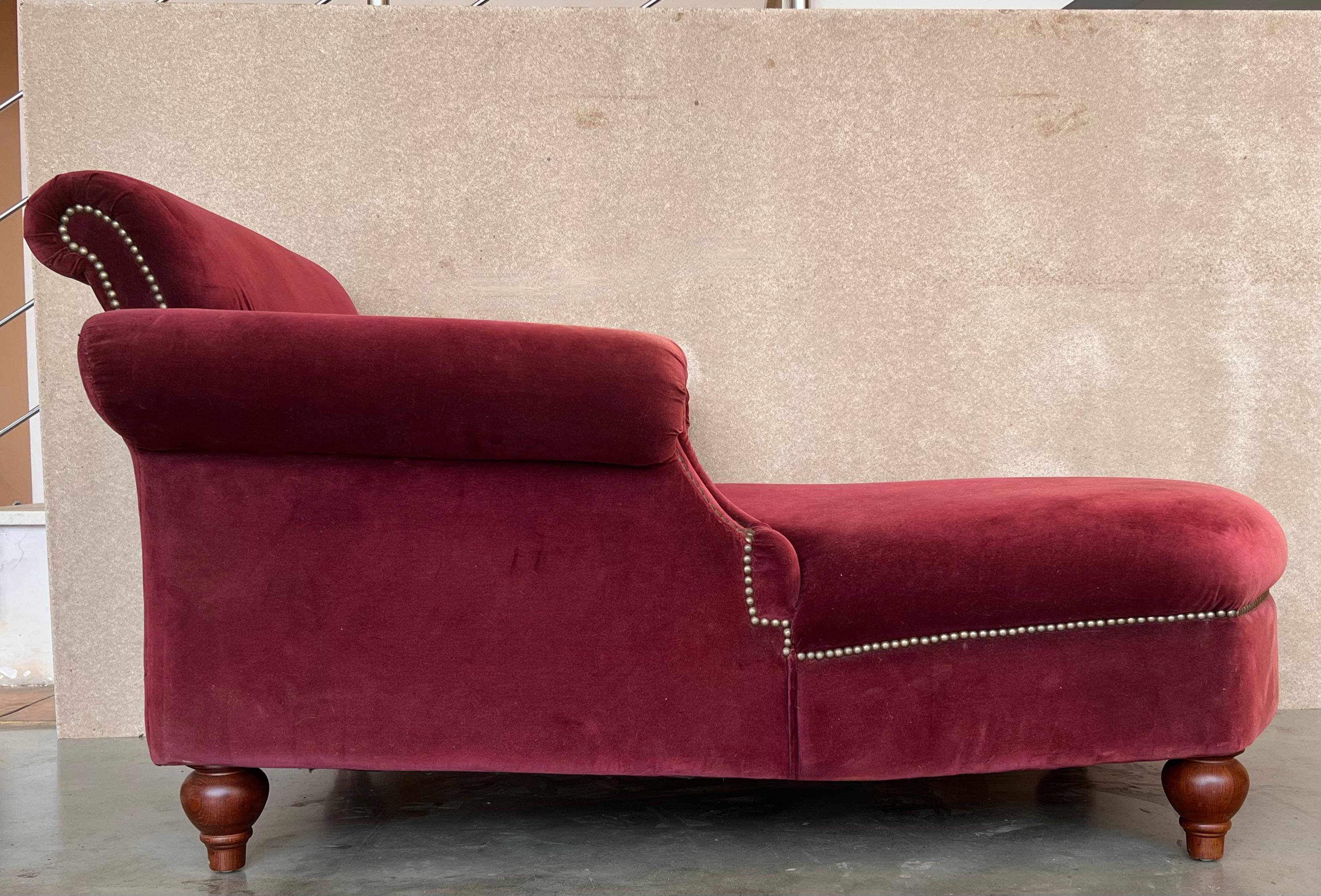 Art déco Chaise longue italienne du 20ème siècle en velours marron avec bras en vente
