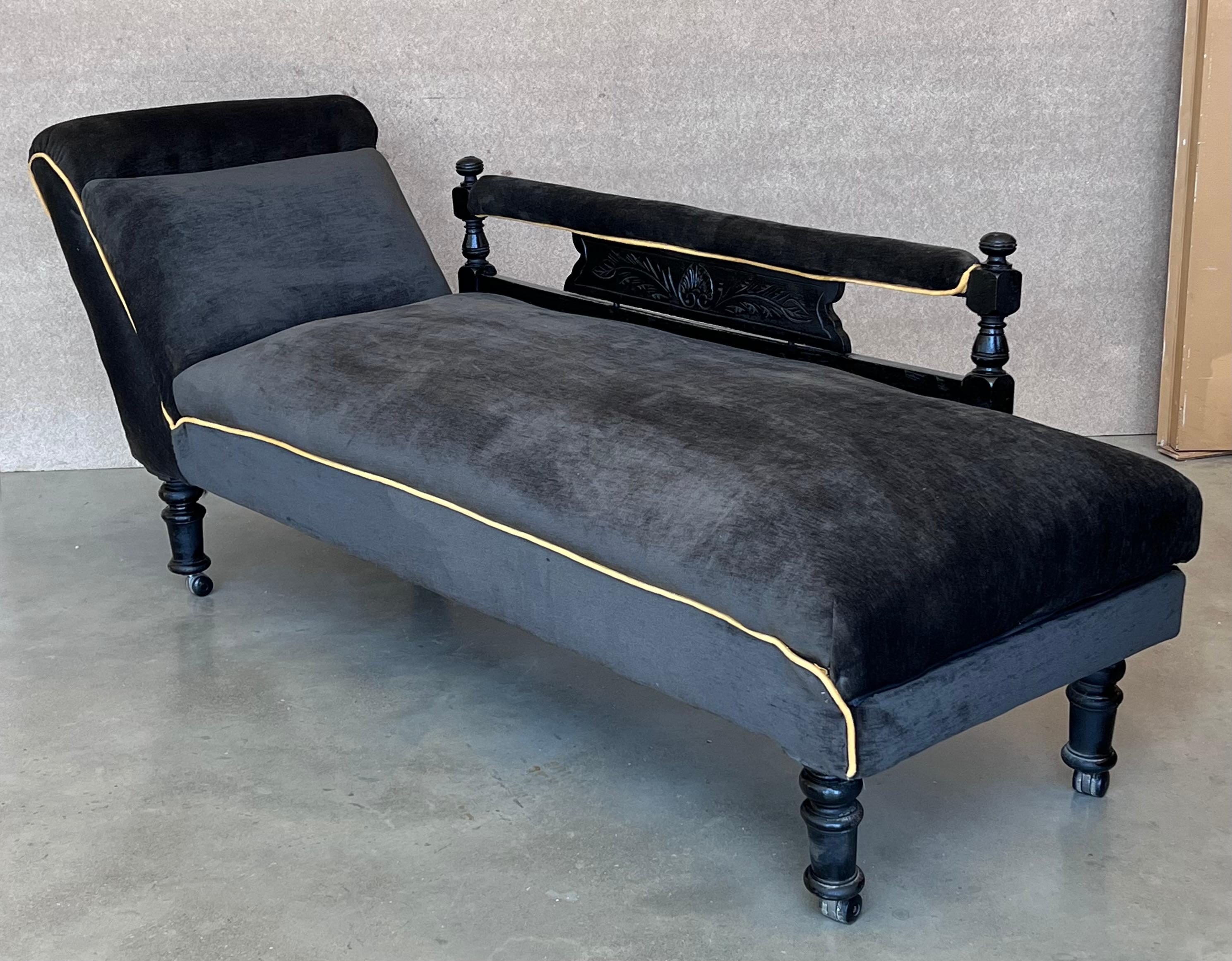 20th Century Italian Art Deco Black velvet Convertible Chaise Longue For Sale