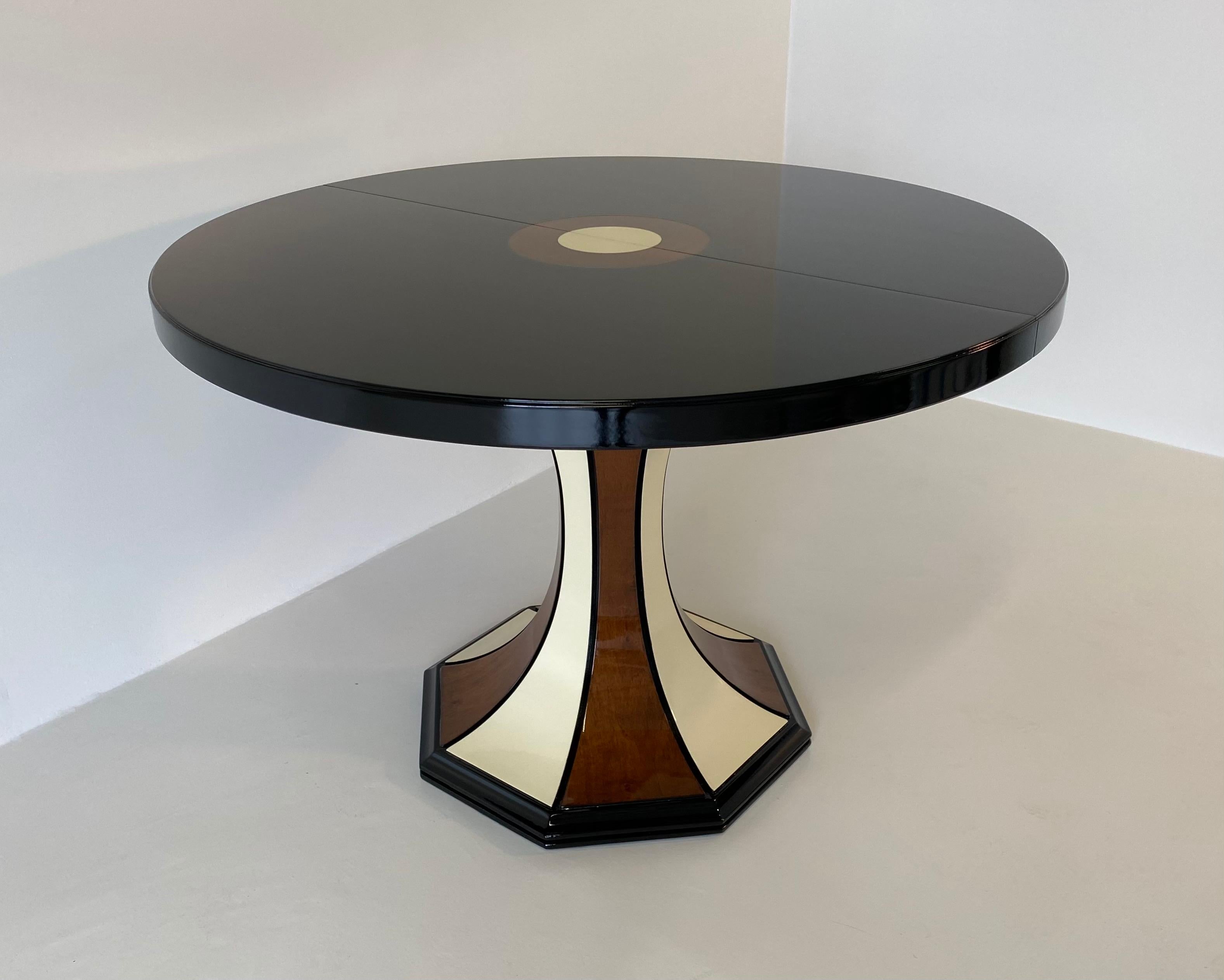 This table was produced in the 1970s in Italy.
It is completely black and ivory lacquered with some parts in precious walnut wood.
The table has a mechanism by which it extends up to 161cm .
Totally restored.