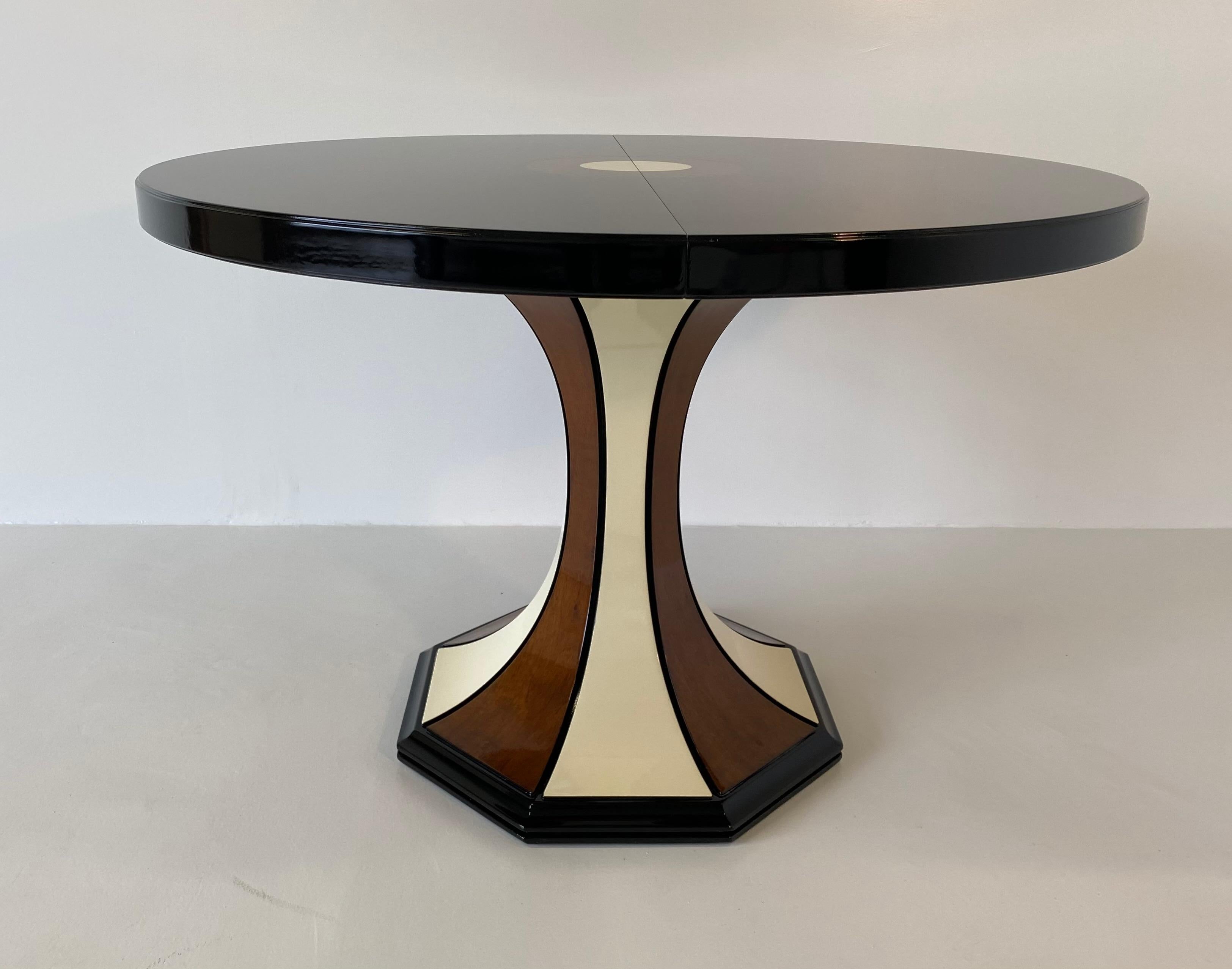 Italian Art Deco Black, Walnut and Ivory Extending Table, 1970s In Good Condition In Meda, MB