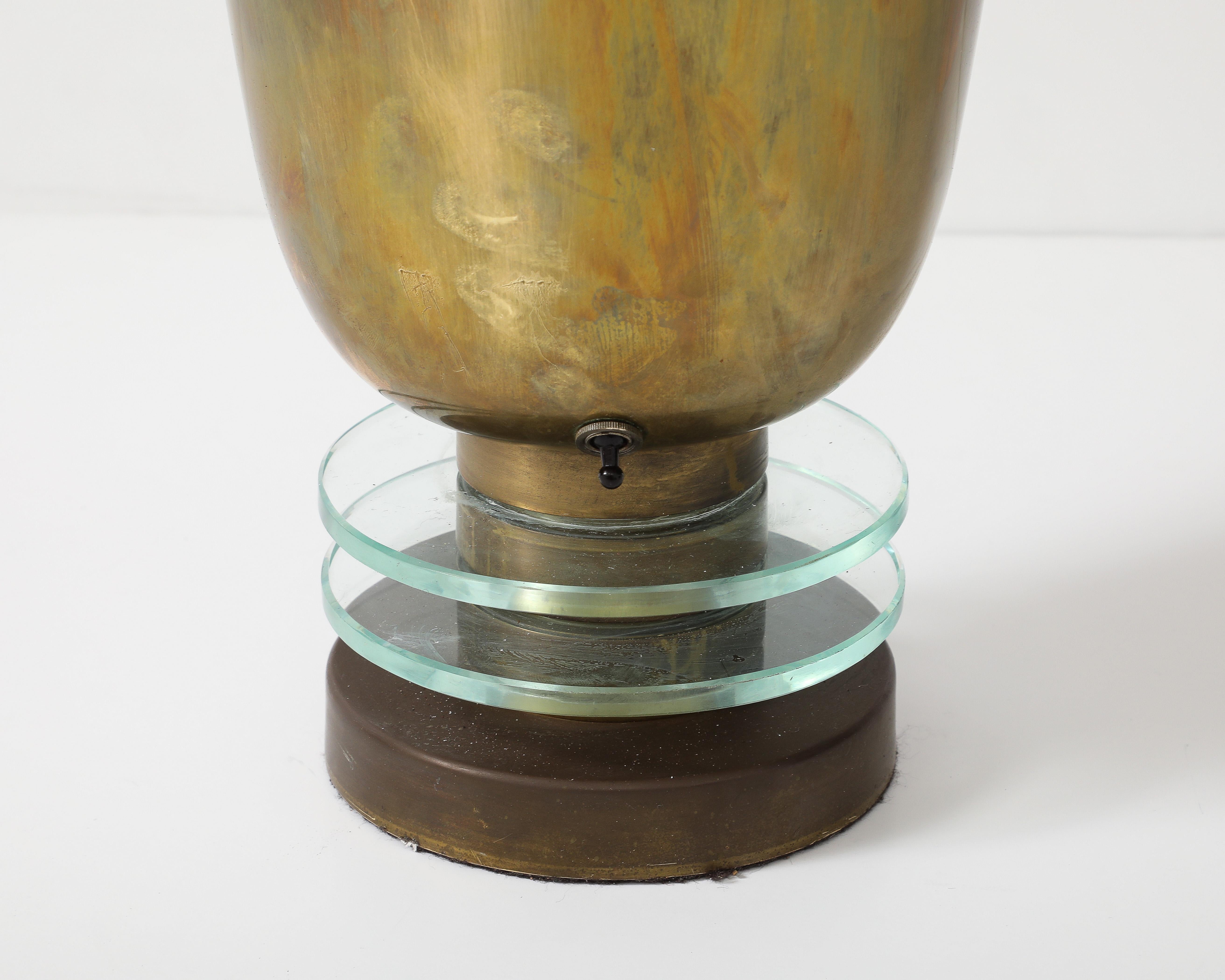 Lámpara de mesa italiana Art Déco de latón y cristal, hacia 1930 Art Decó en venta