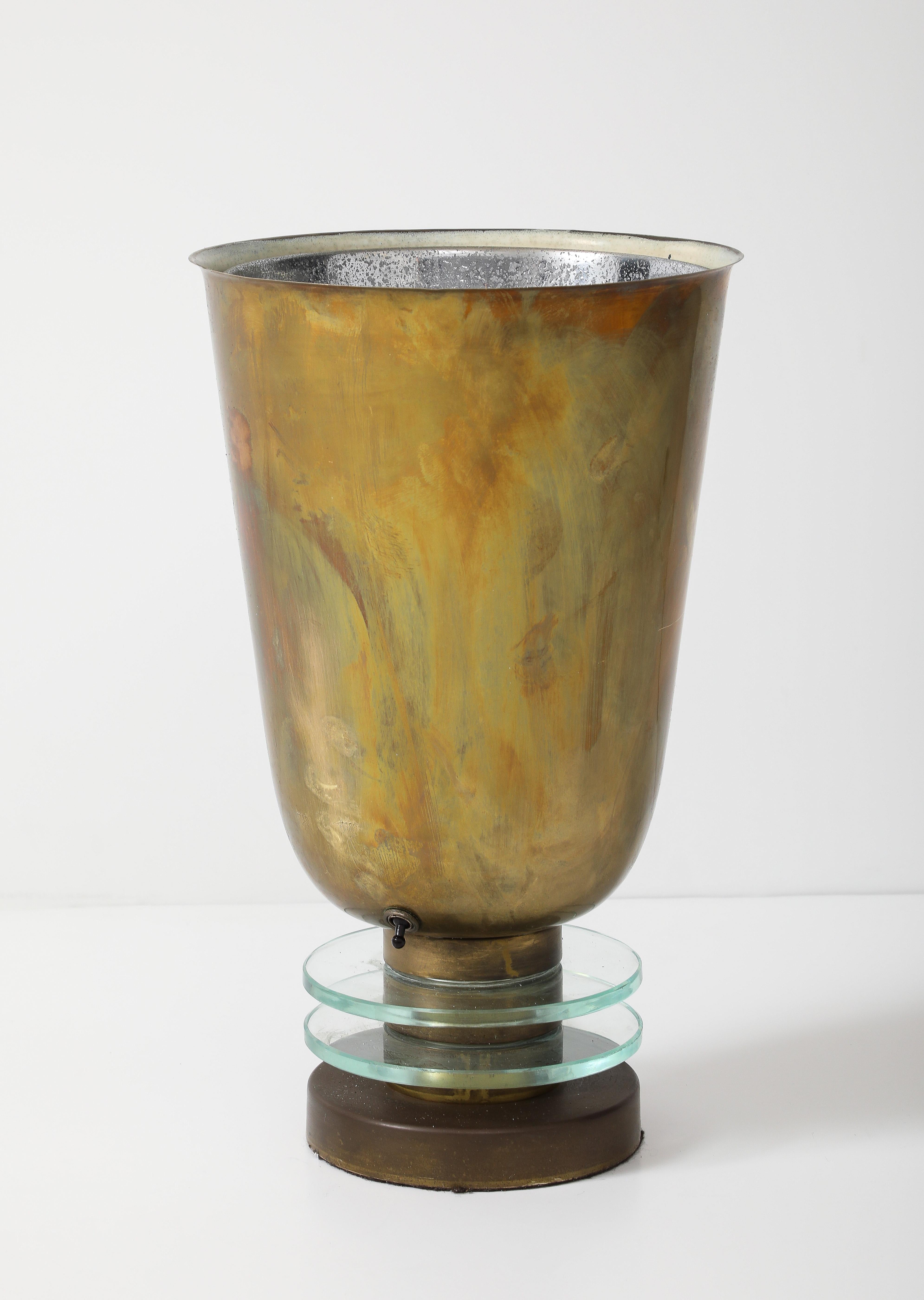 Lámpara de mesa italiana Art Déco de latón y cristal, hacia 1930 Italiano en venta