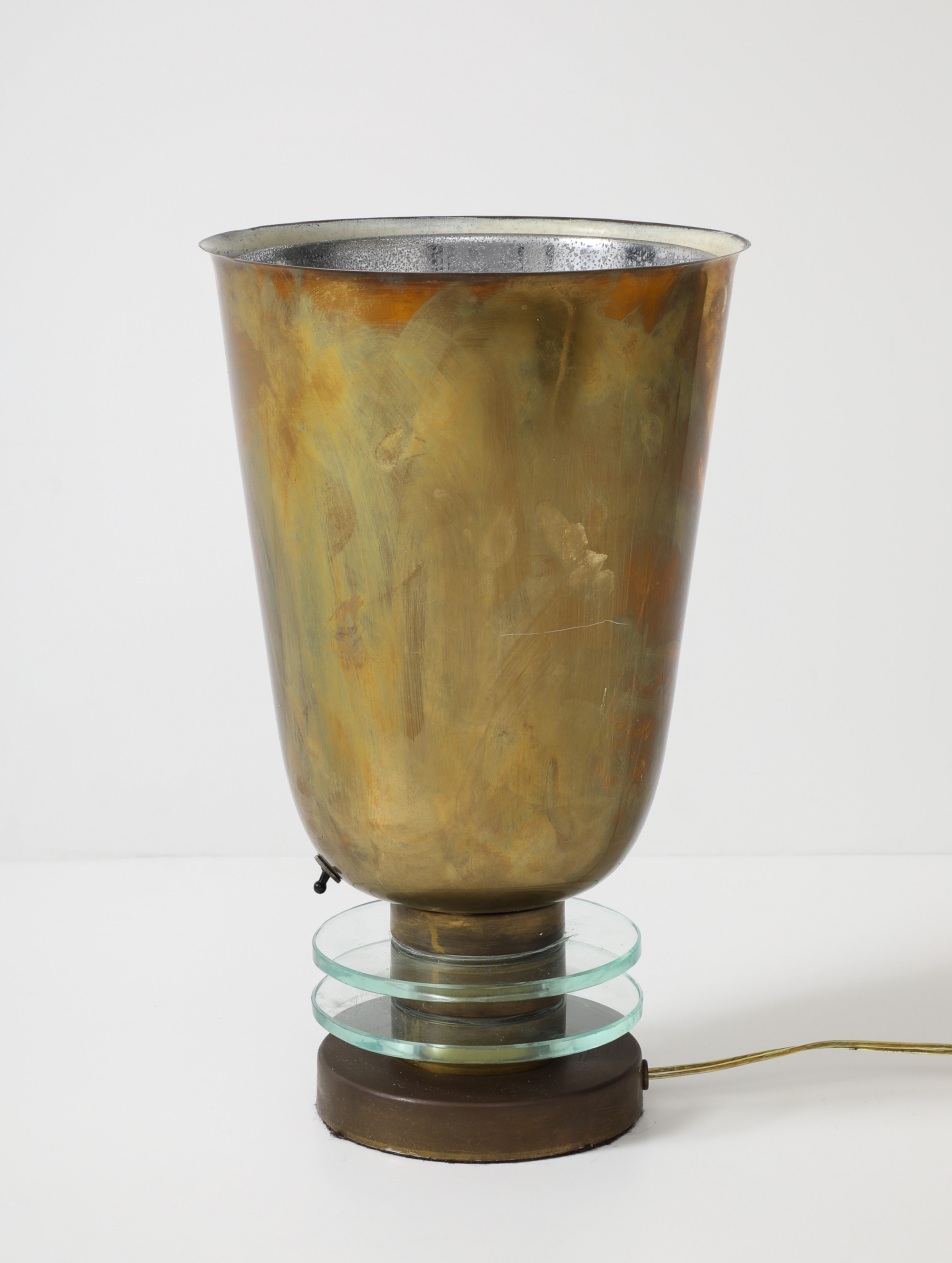 Lámpara de mesa italiana Art Déco de latón y cristal, hacia 1930 en Bueno estado para la venta en New York, NY