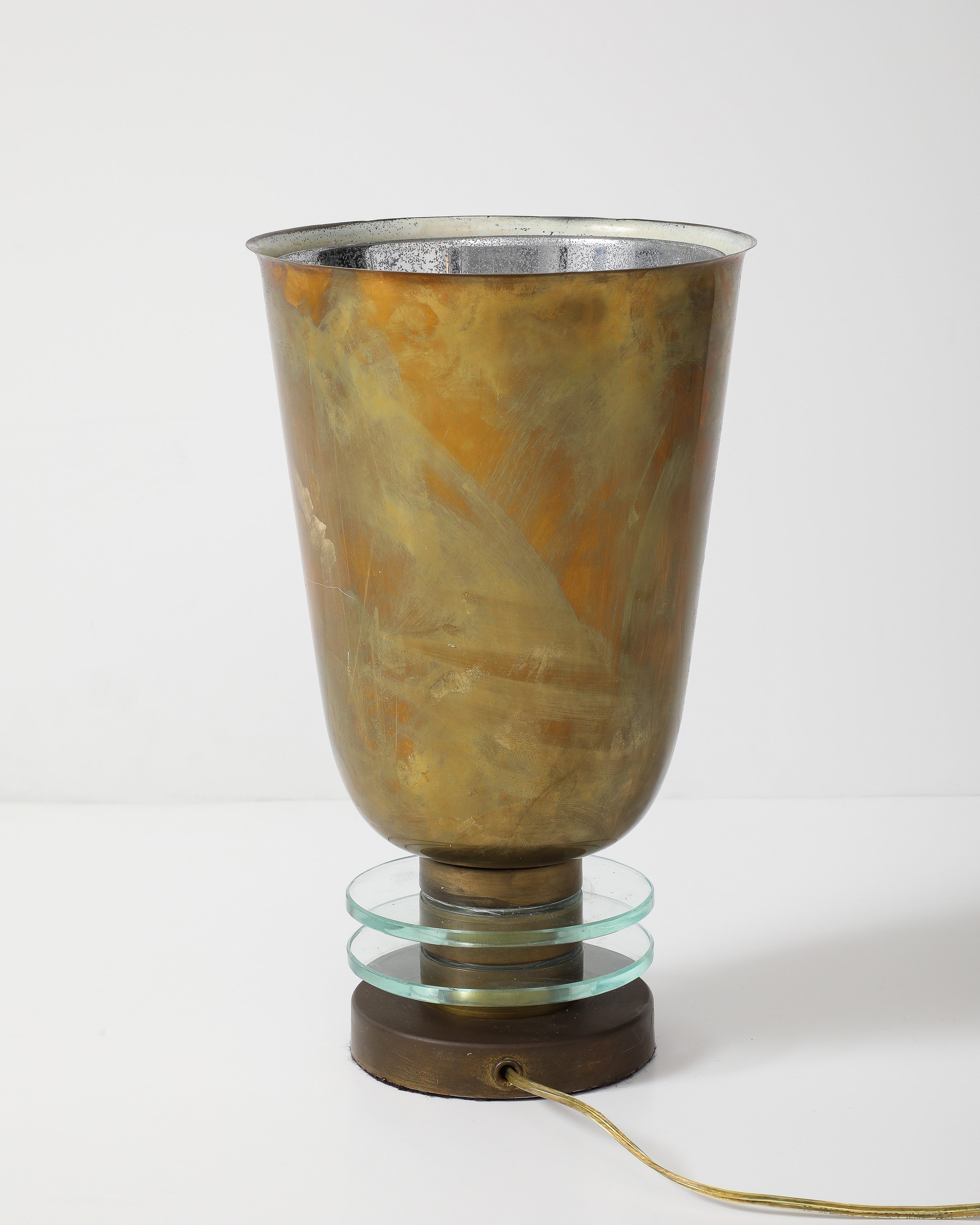 Lámpara de mesa italiana Art Déco de latón y cristal, hacia 1930 mediados del siglo XX en venta