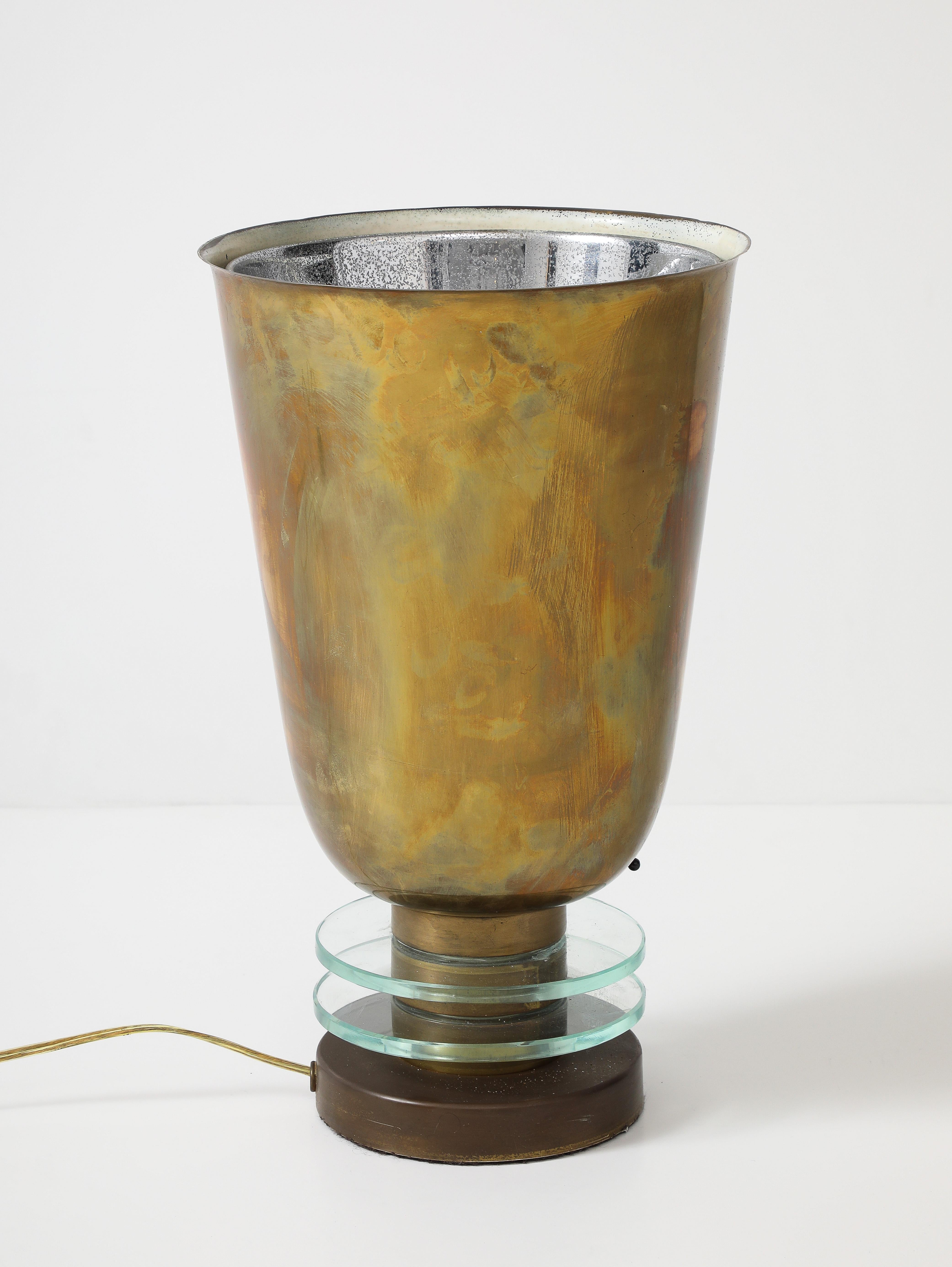 Lámpara de mesa italiana Art Déco de latón y cristal, hacia 1930 Metal en venta