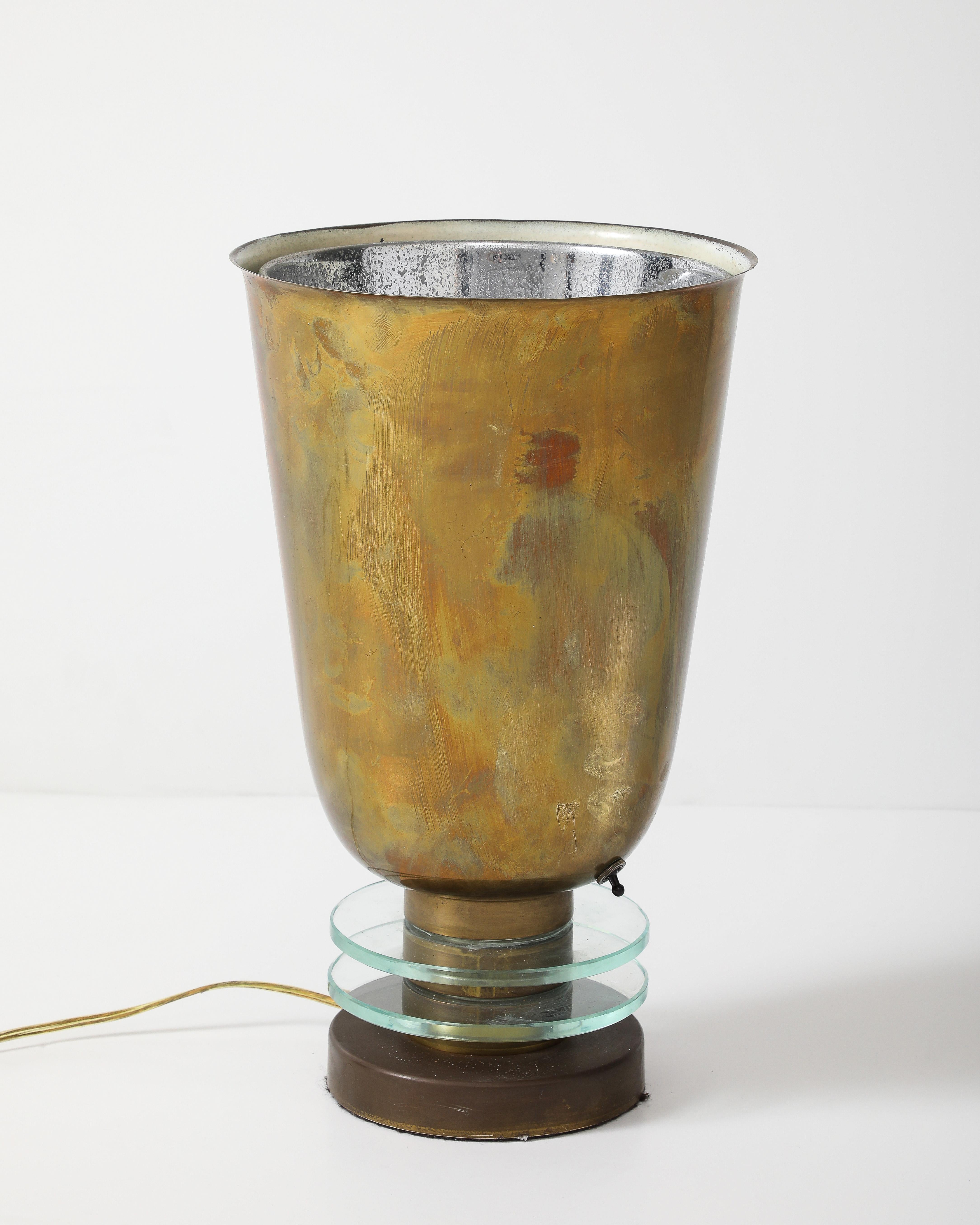 Lámpara de mesa italiana Art Déco de latón y cristal, hacia 1930 en venta 1