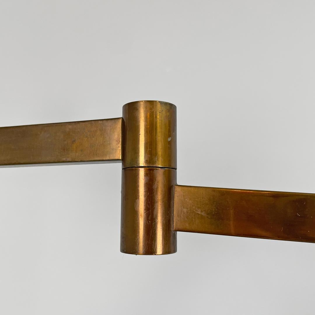 Lampada da terra in ottone Art Deco italiano con braccio regolabile e base in marmo scuro 1940s in vendita 4