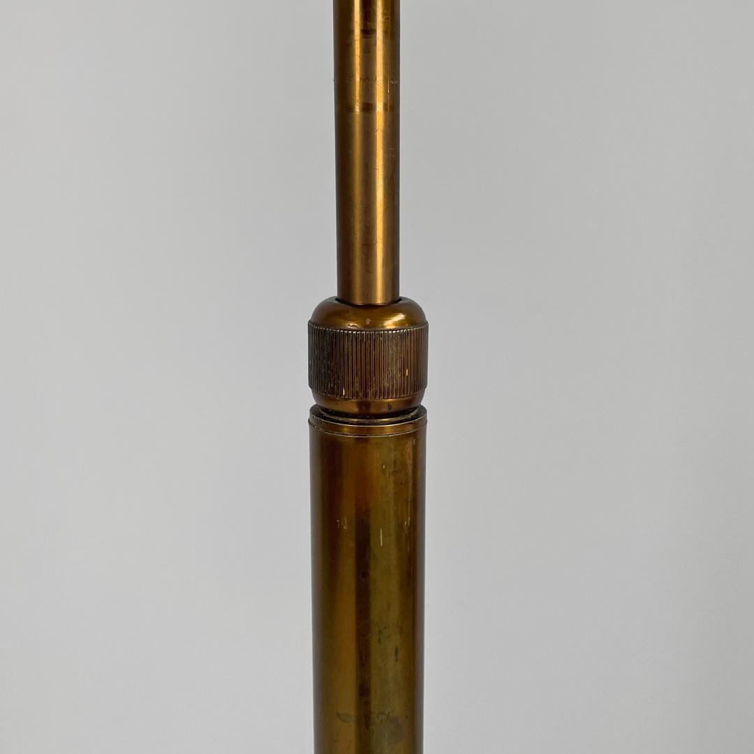 Lampada da terra in ottone Art Deco italiano con braccio regolabile e base in marmo scuro 1940s in vendita 6