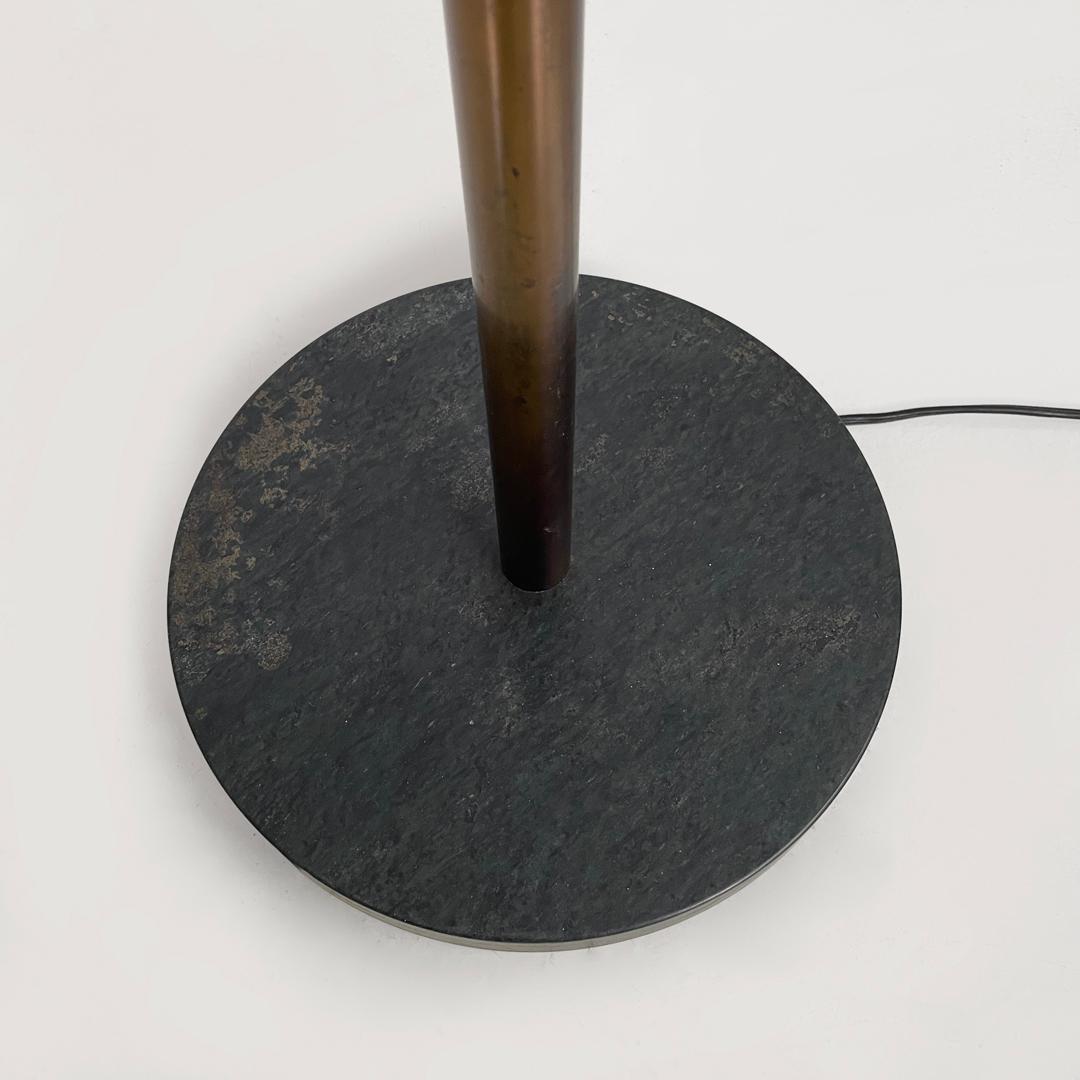 Lampada da terra in ottone Art Deco italiano con braccio regolabile e base in marmo scuro 1940s in vendita 9