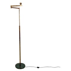 Italienische Art Deco Stehlampe aus Messing mit verstellbarem Arm und dunklem Marmorsockel 1940er Jahre