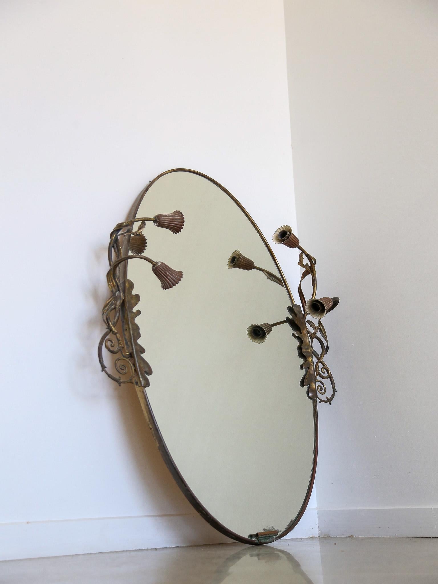 Italian Art Deco Brass Oval Wall Mirror with Lights In Good Condition For Sale In Byron Bay, NSW