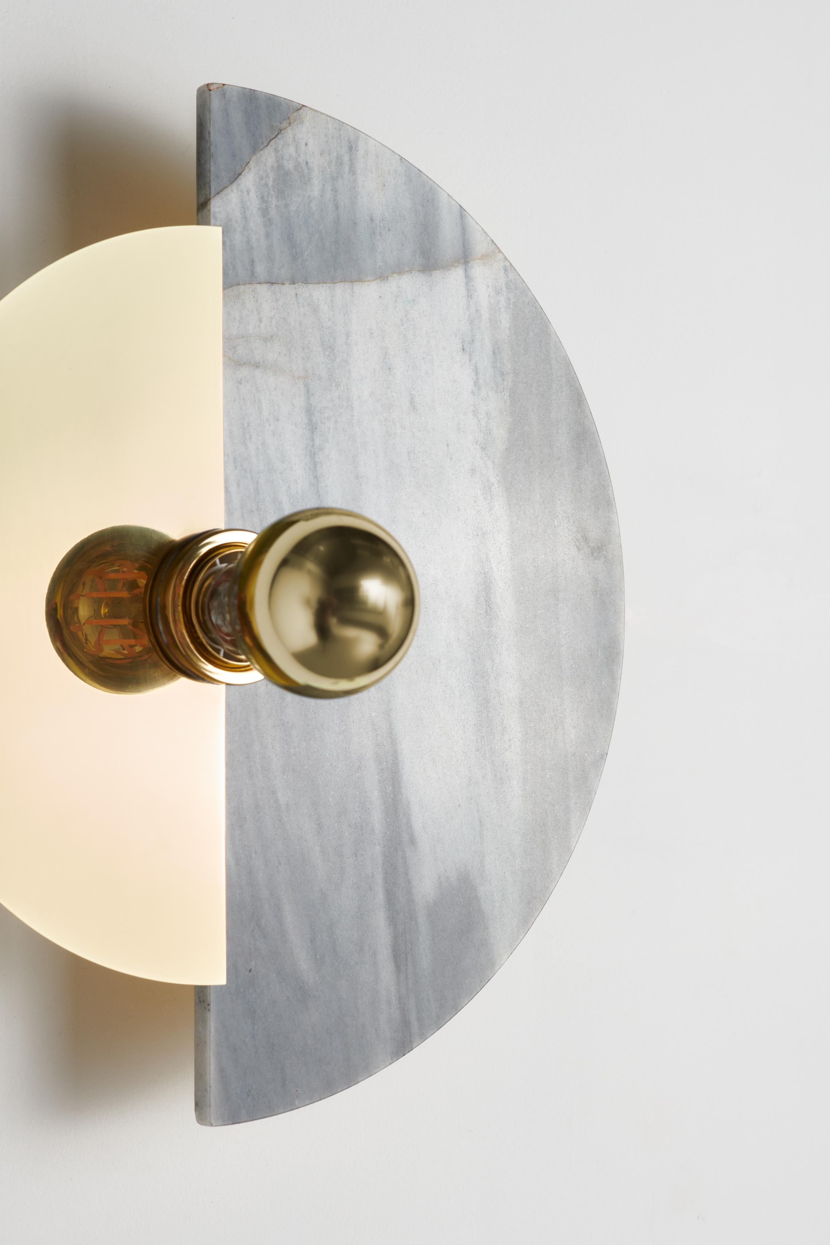 Italienischer blauer Brita-Onyx-Wandleuchter im Art déco-Stil „Levante“ (Gebürstet) im Angebot