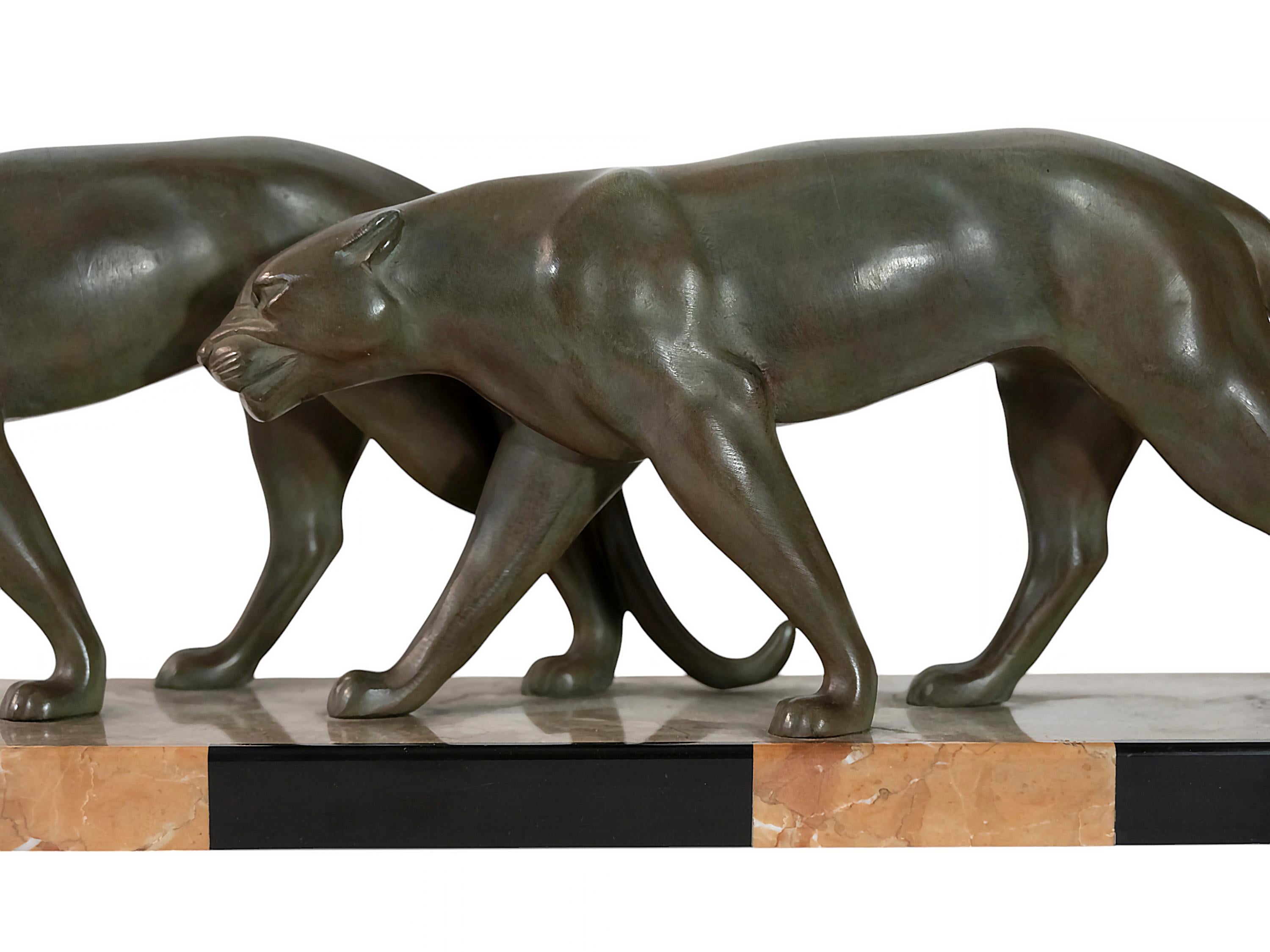 Italienische Pantherskulptur aus Bronze und Marmor im Art déco-Stil (Handgefertigt)