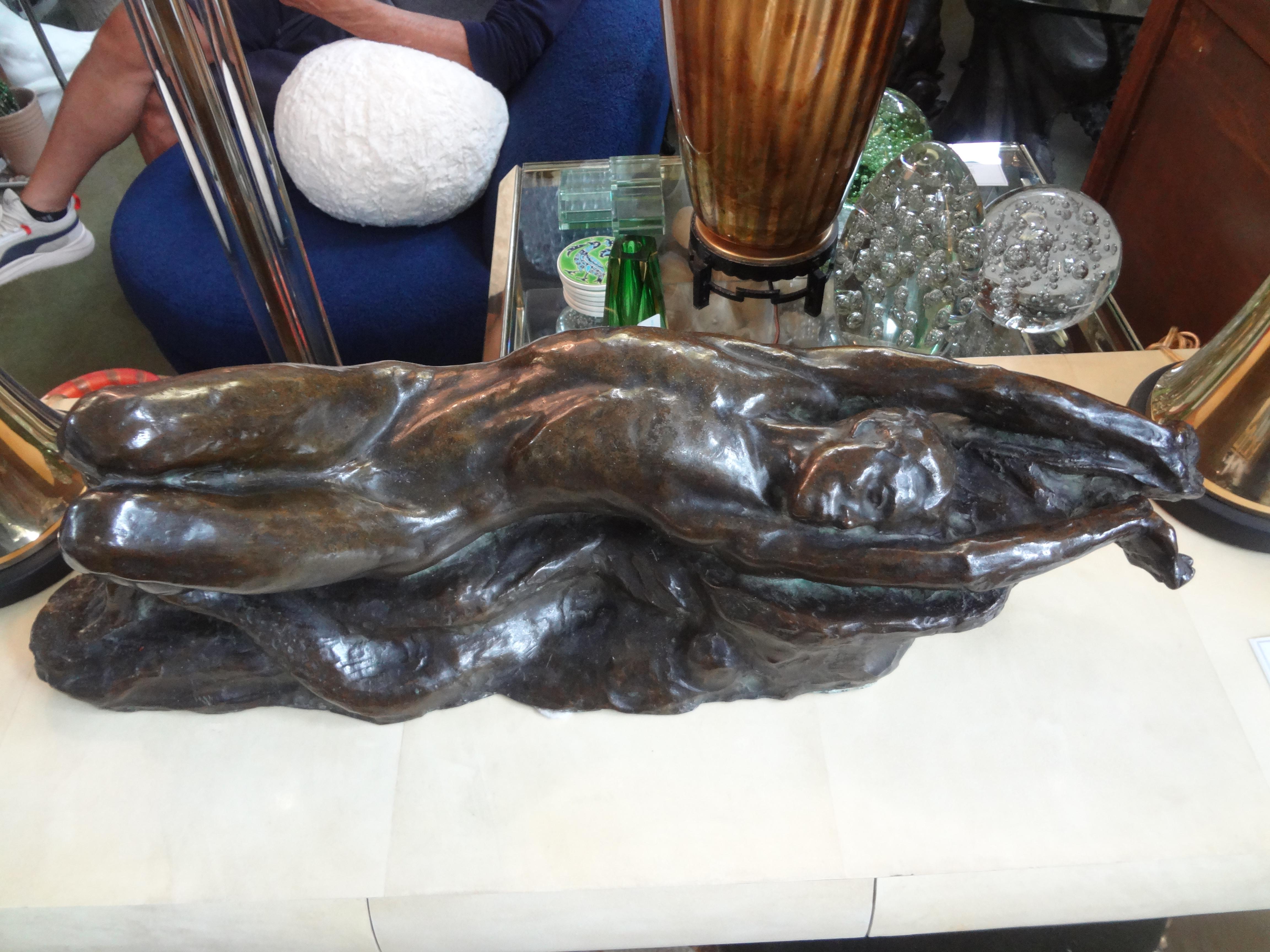 Sculpture en bronze italienne Art Déco d'un homme nu en vente 4