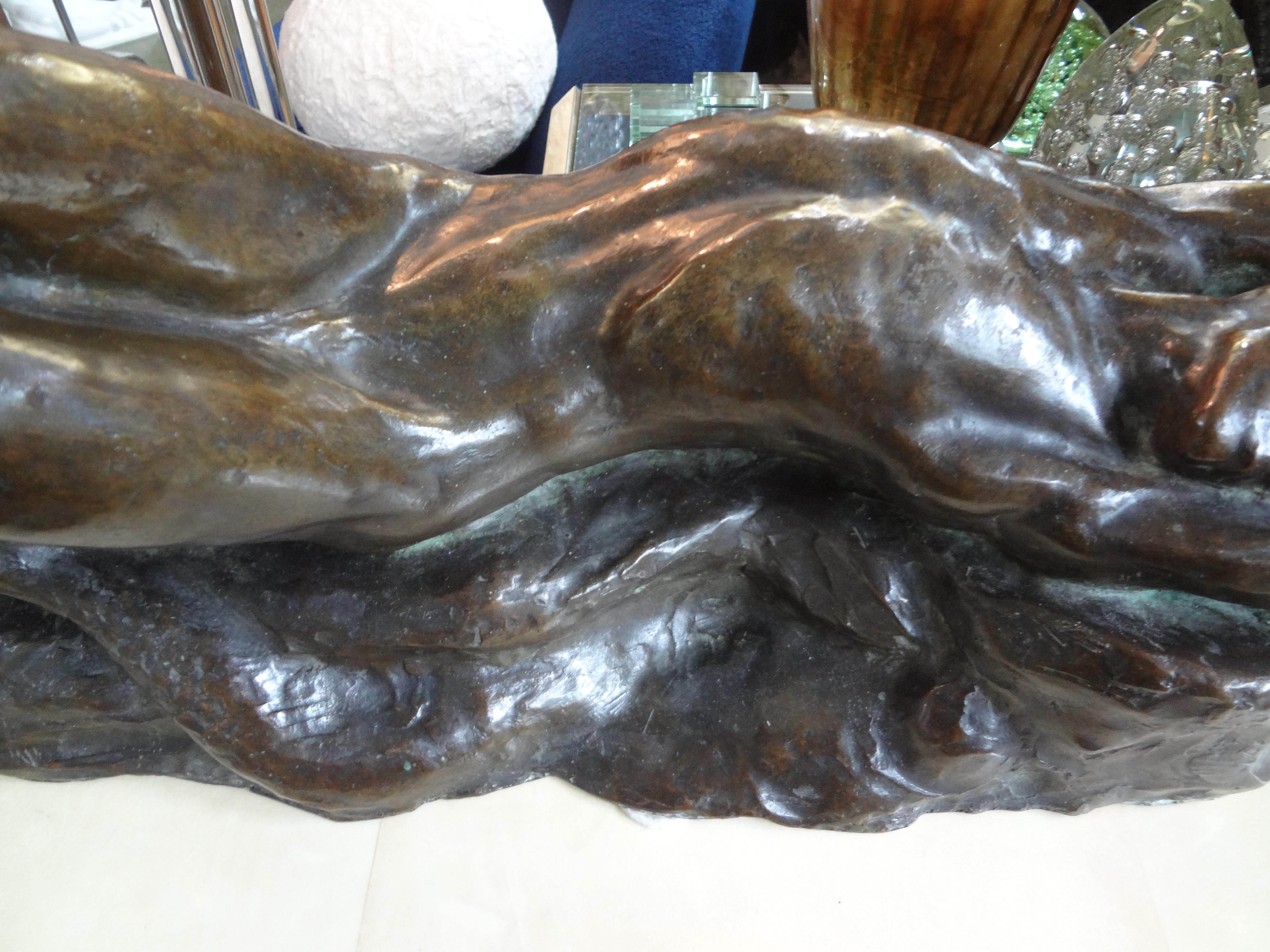 Milieu du XXe siècle Sculpture en bronze italienne Art Déco d'un homme nu en vente