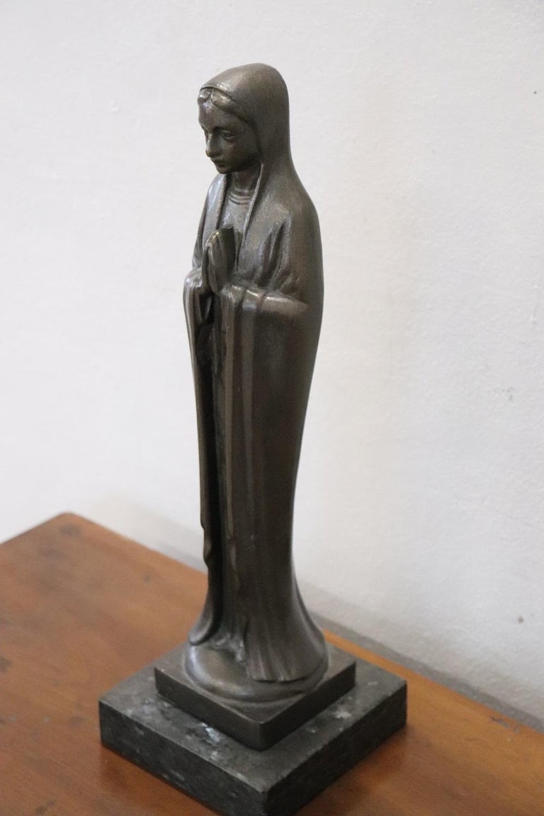 Italian Art Deco Bronze Sculpture, Virgin Mary in Prayer In Excellent Condition For Sale In Casale Monferrato, IT