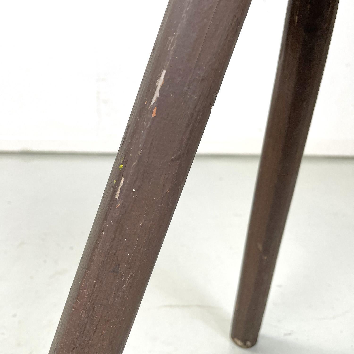 Italian Art Deco brown painted wooden stool with three legs, 1920s For Sale 9